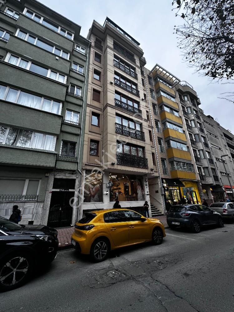 Şişli Teşvikiye Satılık Daire ŞİŞLİ - TEŞVİKİYE ŞAKAYIK SOKAKTA 3+1 KATTA TEK DAİRE SATILIK