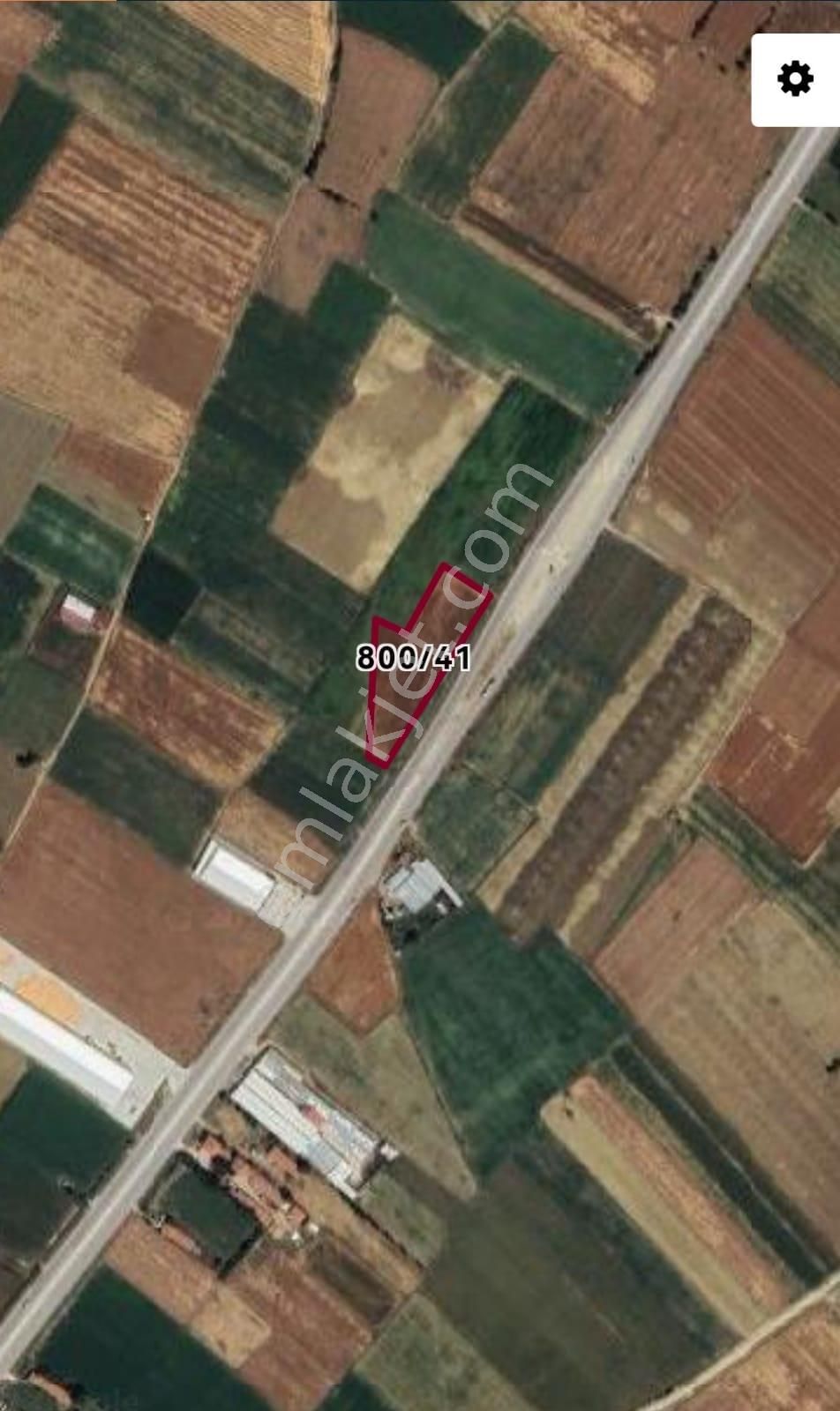 Şekerci Emlak'dan Şuhut'ta Anayola Sıfır Satılık Arazi