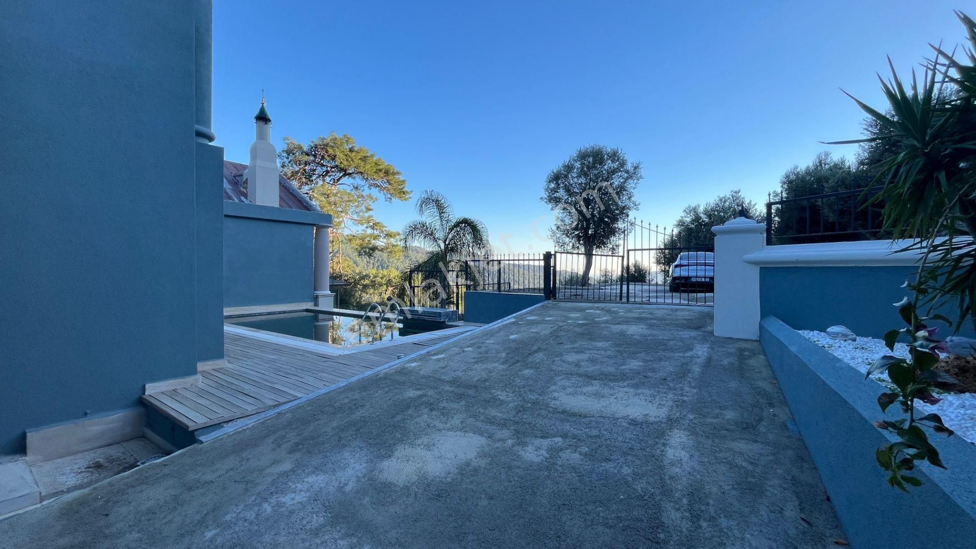 Marmaris Panoramasına Hakim Eşsiz Tripleks Villa - Görsel 2
