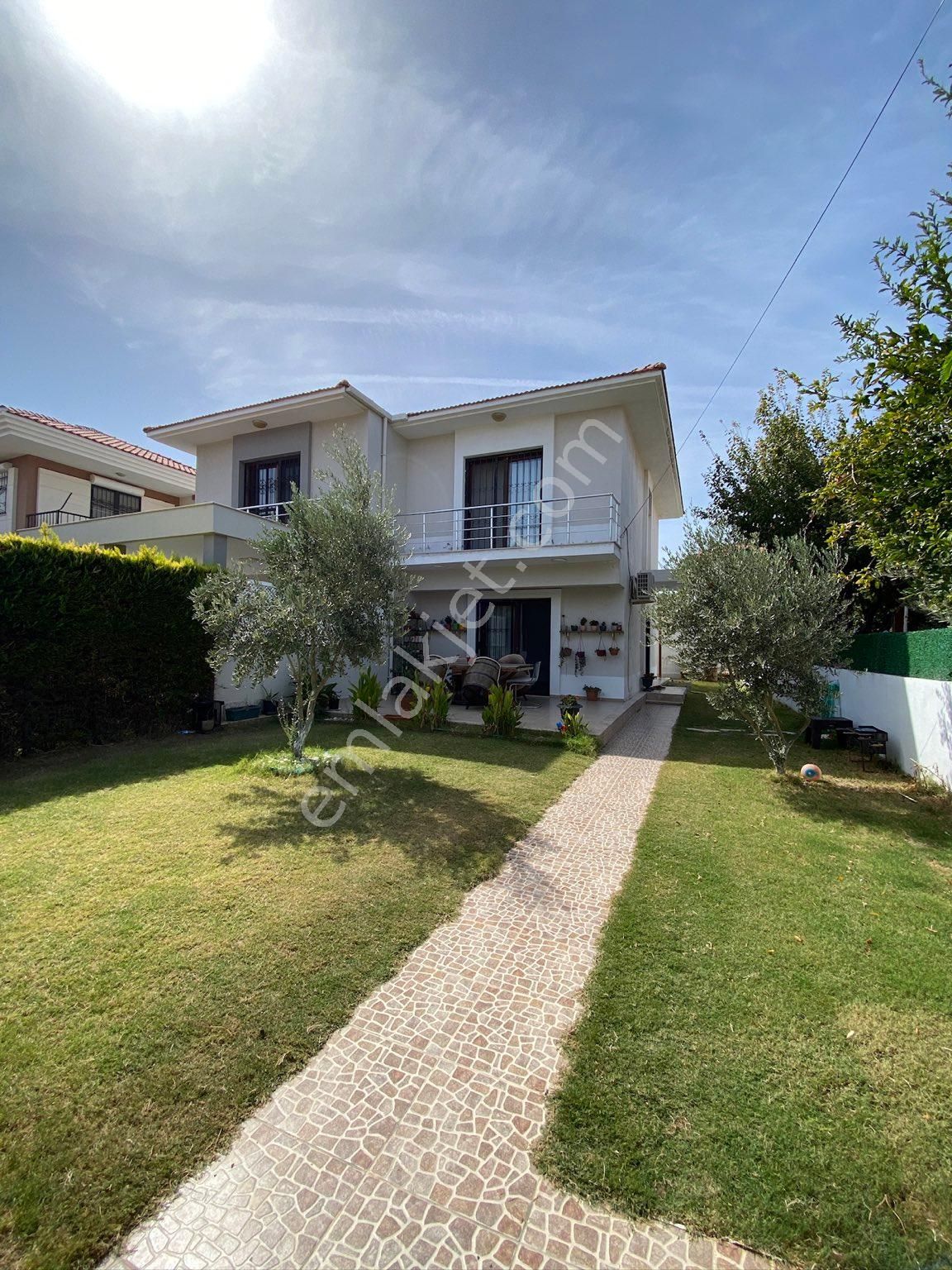 Çeşme Alaçatı Satılık Villa  ALAÇATIDA 2+1 MERKEZİ KONUMLU SATILIK VİLLA