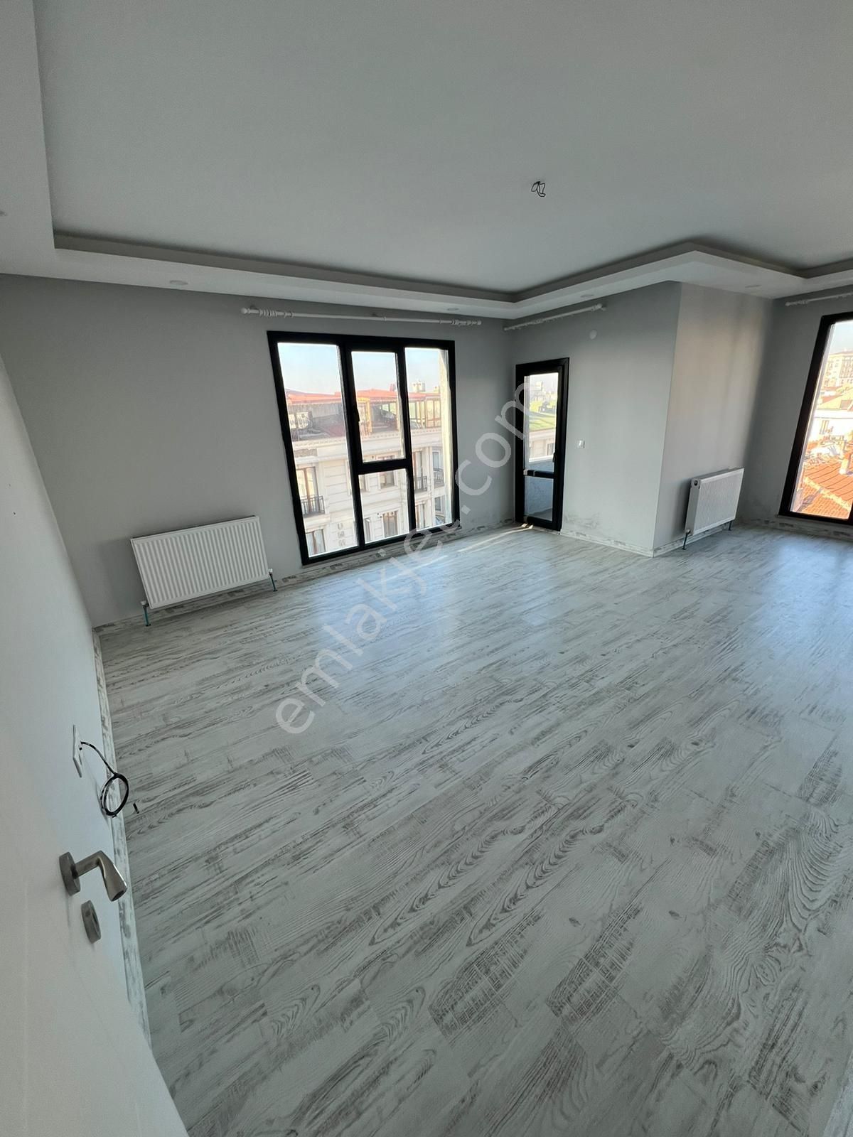 Küçükçekmece Cumhuriyet Satılık Daire  DEVRAN EMLAKTAN CUMHURİYET MAH SATILIK 3+1 135M SIFIR DAİRE KAT 4 