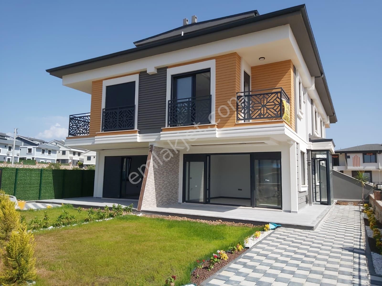 Didim Hisar Satılık Villa Didim Hisarda Liman Yolunda 4+1 Ön Cephe Villa