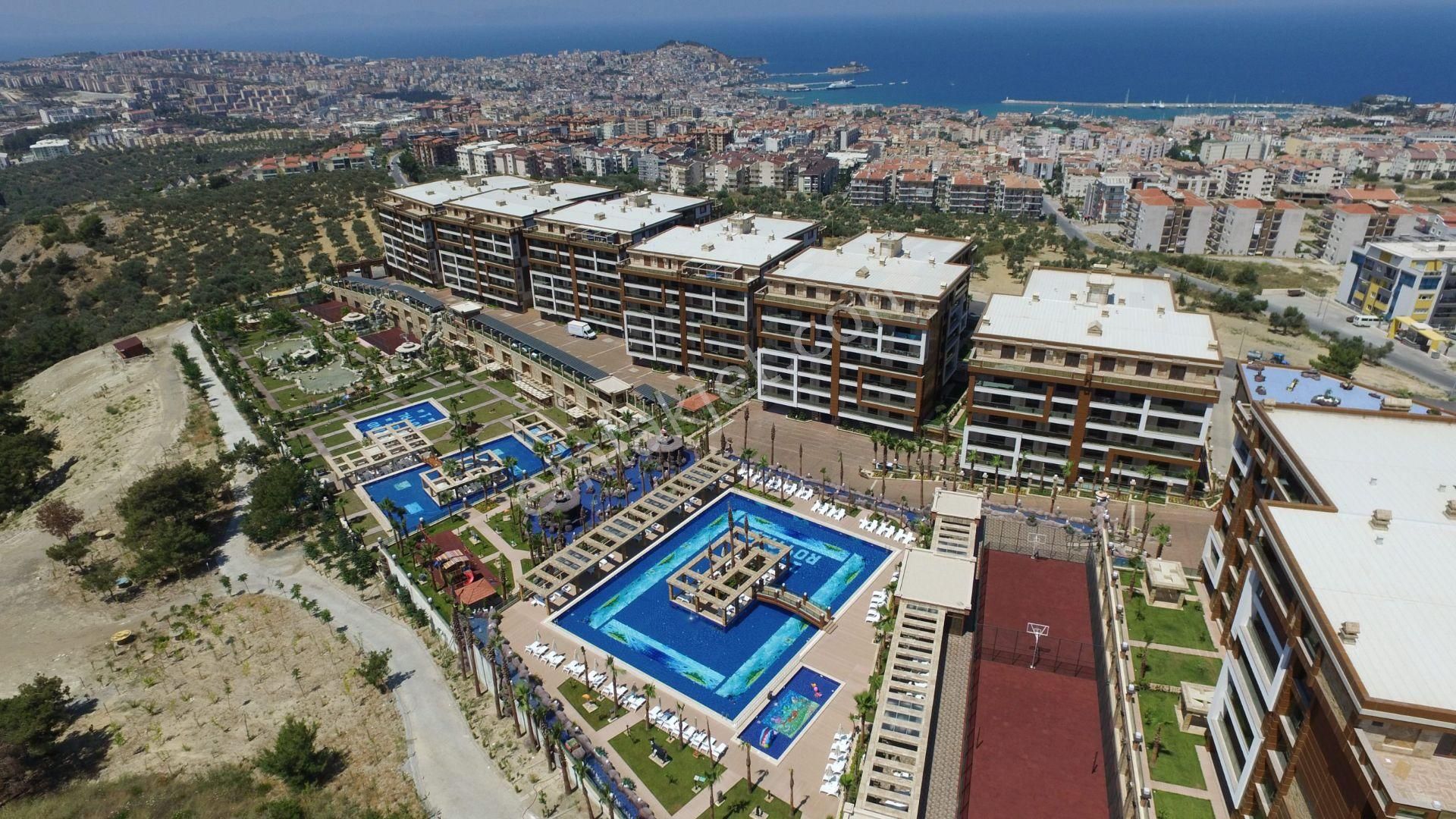 Kuşadası Ege Satılık Residence  Kuşasadası Ege Mahallesinde 4+1 Ful Eşyalı Ara Kat Daire