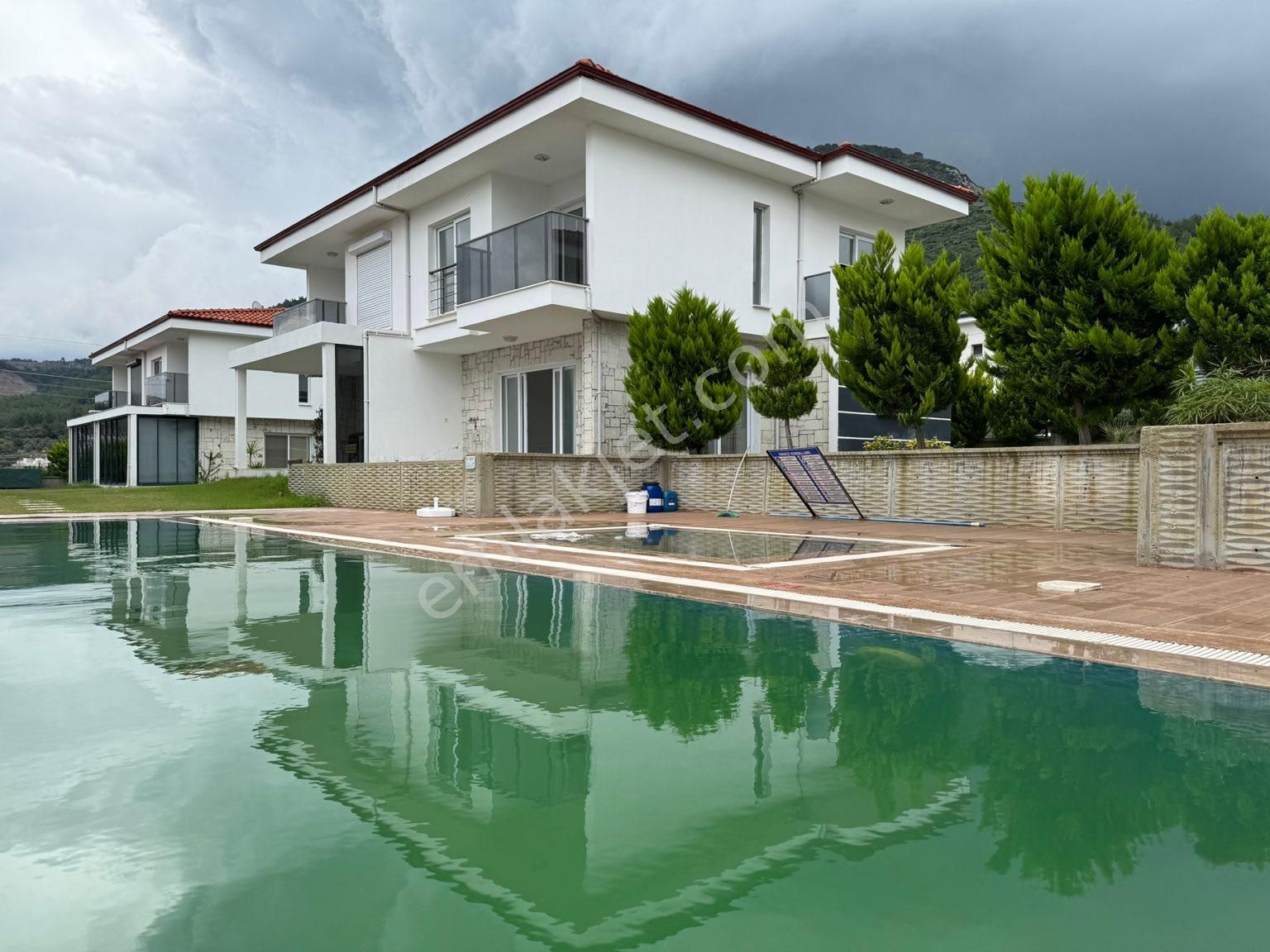 Kuşadası Güzelçamlı Satılık Villa Güzelçamlıda Yeşilin İçinde Havuzlu Villa