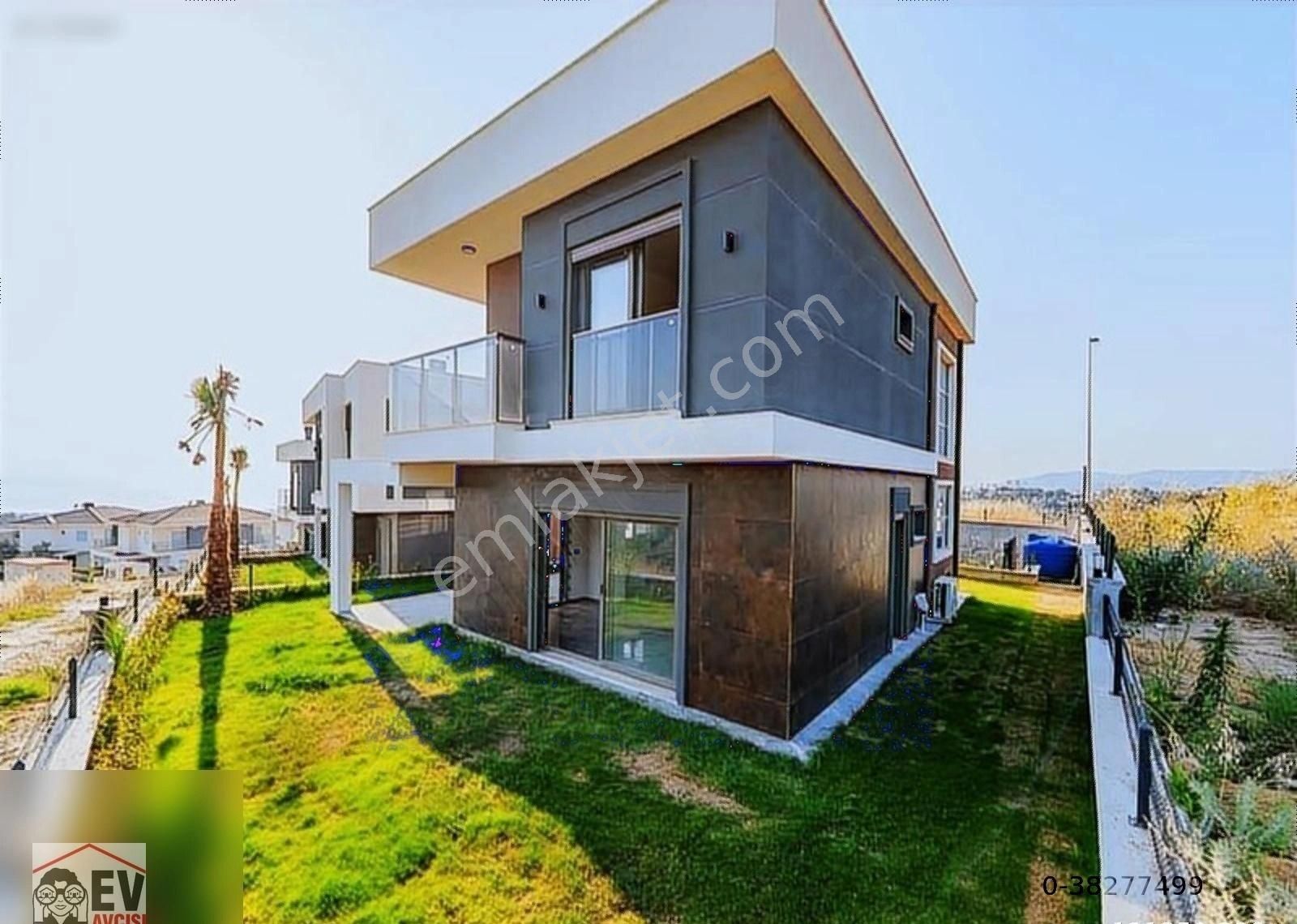 Kuşadası Soğucak Satılık Villa Kuşadası Soğucak'ta Deniz Manzaralı Satılık 4+1 Villa