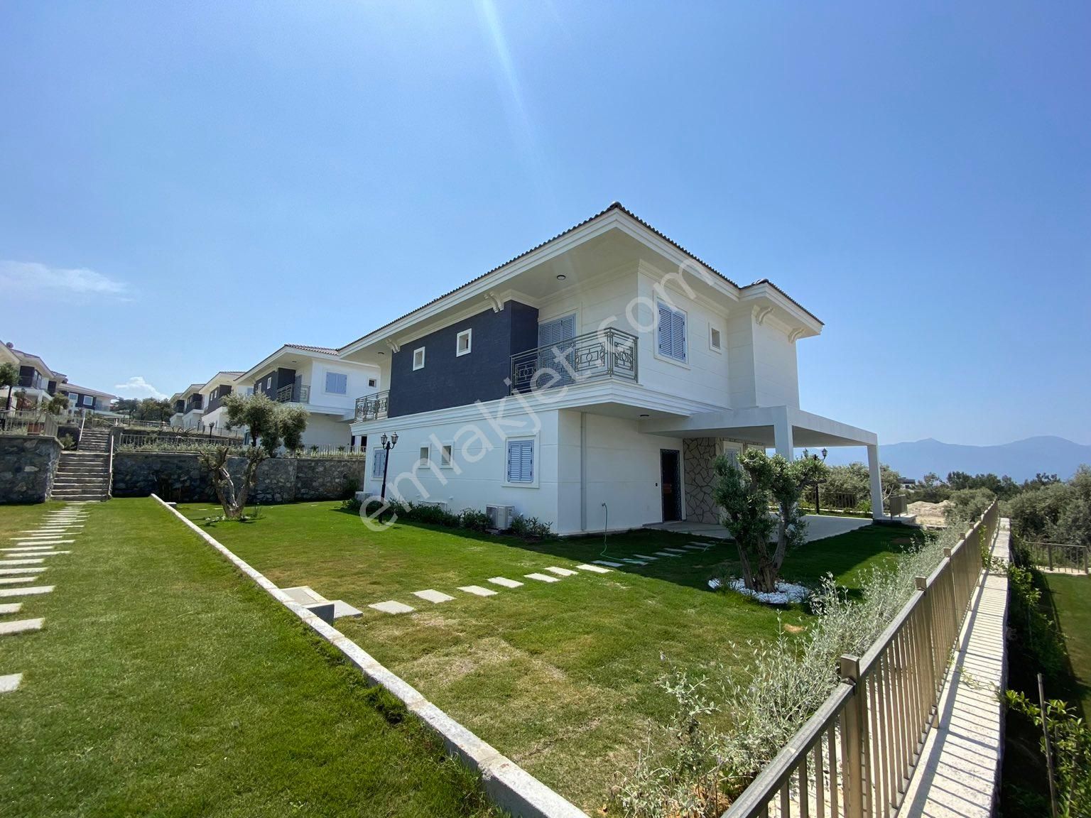 Kuşadası Soğucak Satılık Villa KUŞADASINDA ALAÇATI KONSEPTLİ SATILIK 3+1 VİLLA