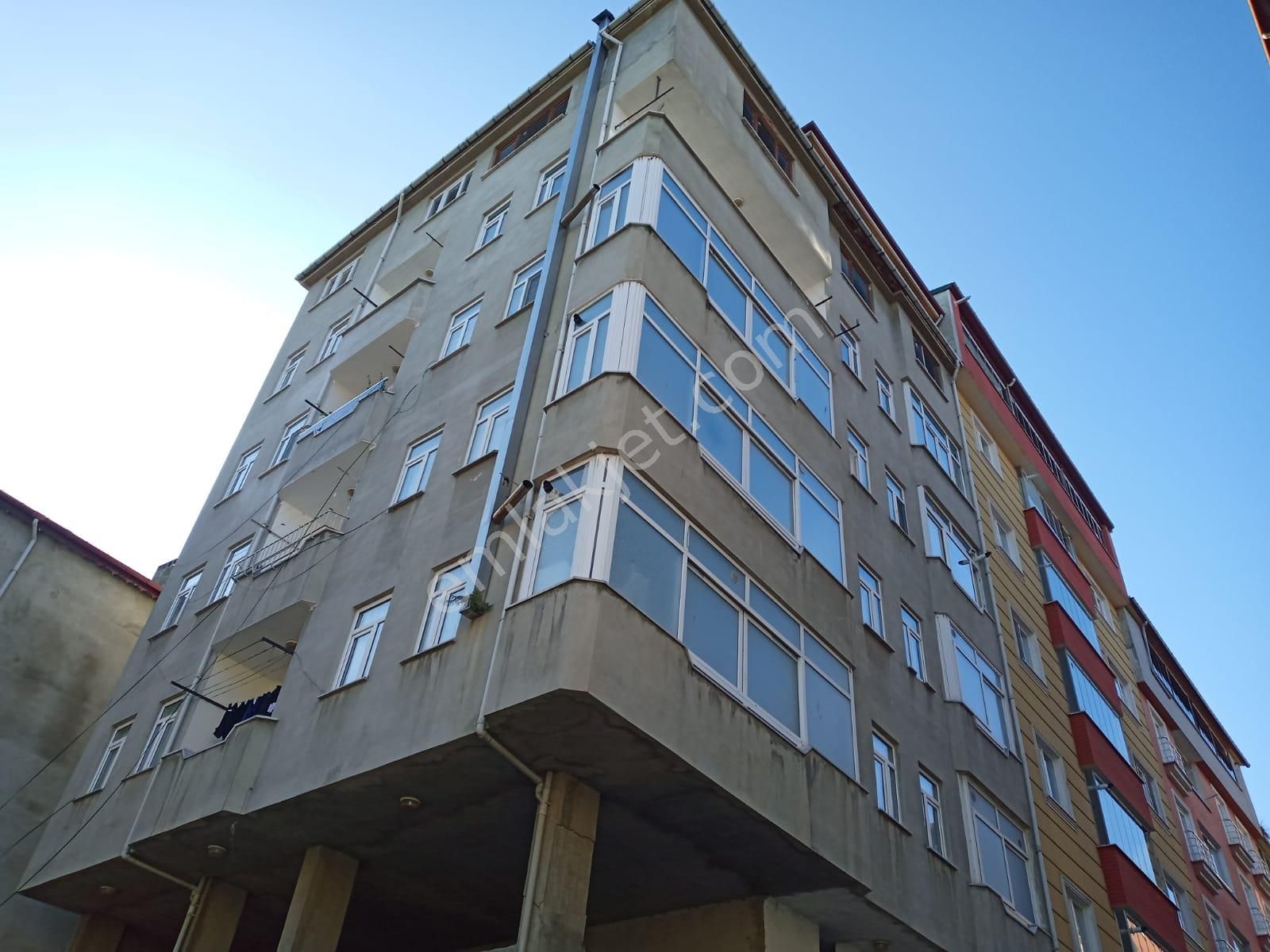 Araklı Merkez Satılık Daire  TRABZON ARAKLI MERKEZDE SATILIK FIRSAT 3+1 DAİRE (145 M2)