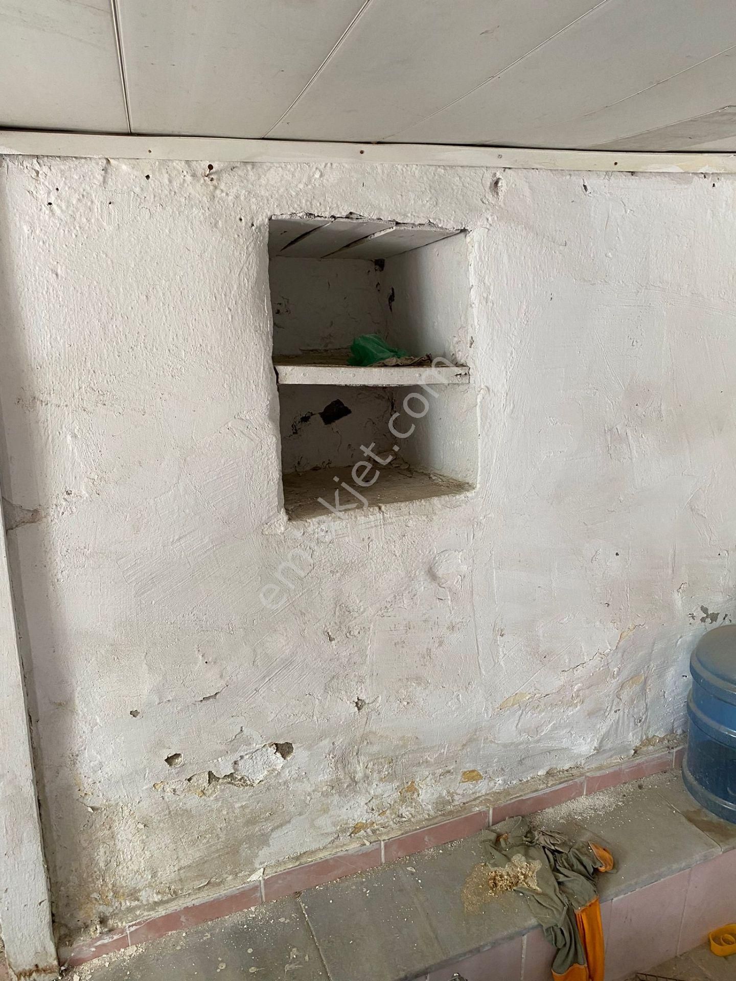 Ayvada'dan Ayvalık Gazikemalpaşa Bahçeli 3 Katlı Taş Rum Evi - Görsel 2