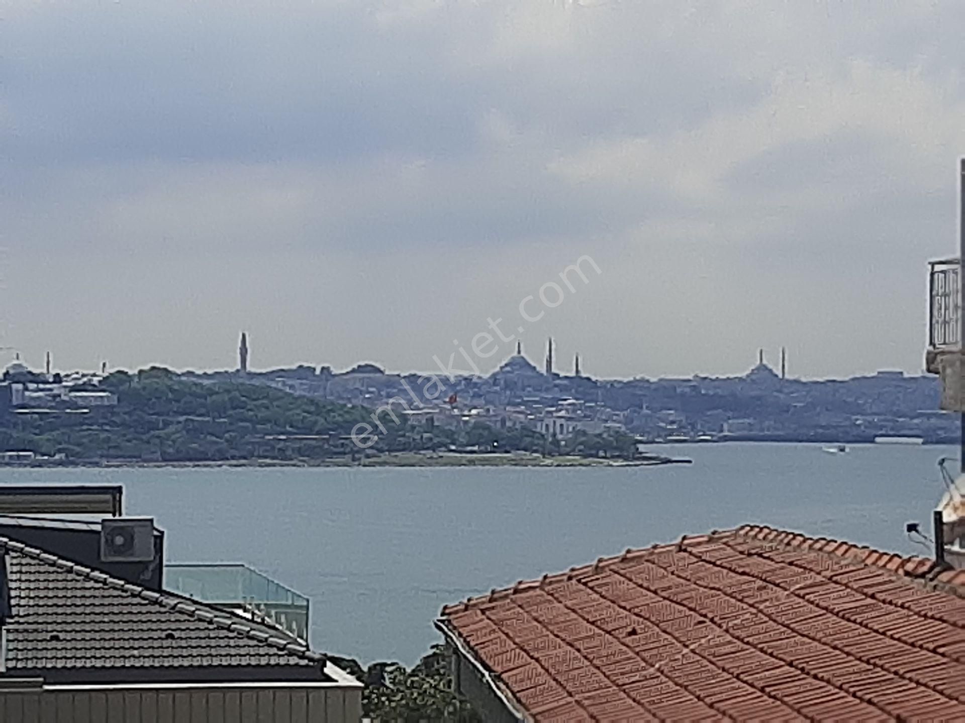 Üsküdar Salacak Satılık Daire  Salacak emlak'tan  üsküdar salacakta deniz manzaralı 3 oda salon 3.kat