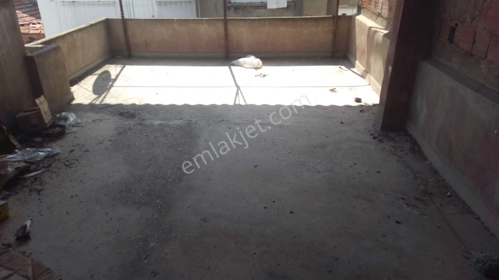 Gemlik Balıkpazarında Satılık Daire 2+1 Cadde Üstü Kombili Teraslı Sahile Yakın - Görsel 17