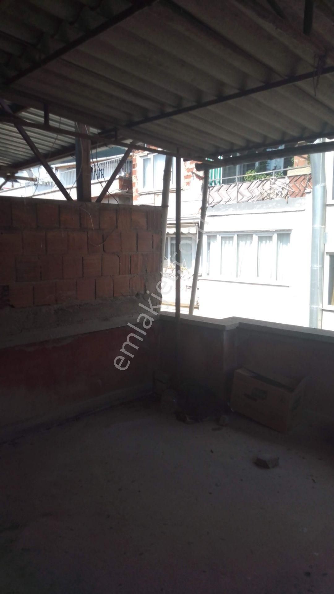 Gemlik Balıkpazarında Satılık Daire 2+1 Cadde Üstü Kombili Teraslı Sahile Yakın - Görsel 24