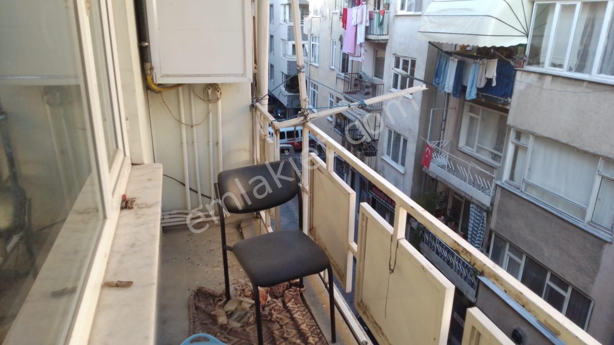 Gemlik Balıkpazarında Satılık Daire 2+1 Cadde Üstü Kombili Teraslı Sahile Yakın - Görsel 2