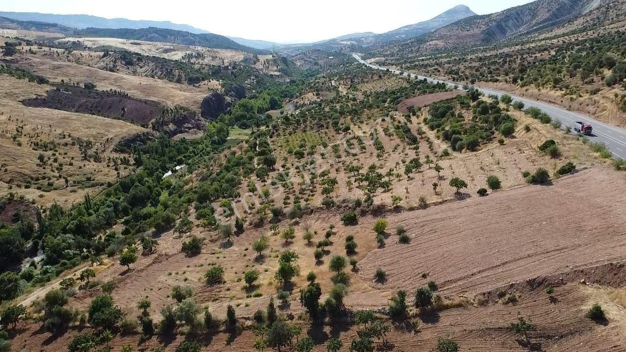 Besni Aşağıçöplü Köyü Satılık Tarla Besni aşağıçöplü Adıyaman Gölbaşı yoluna sıfır satılık tarla 