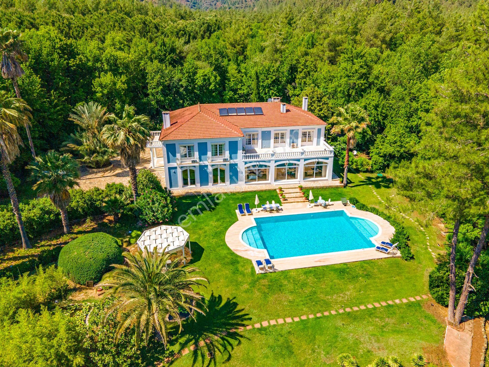 Marmaris Armutalan Satılık Villa  Marmaris Değirmenyanı Mev. Havuzlu 5+1 Müştemilatlı Malikane