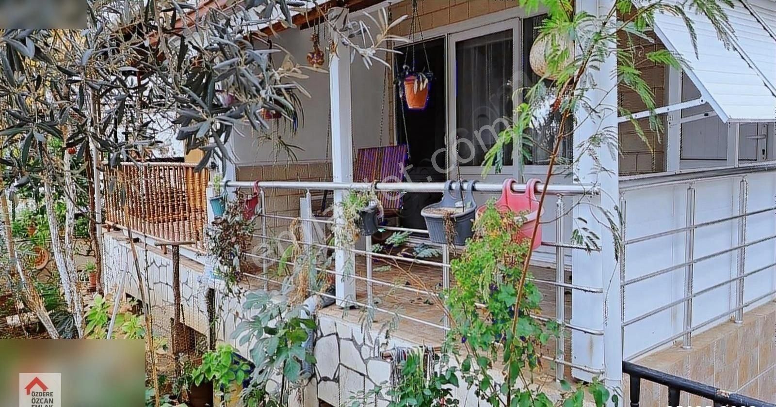 Seferihisar Atatürk Satılık Yazlık Seferihisar arkonut ta uygun fiyatlı satılık yazlık bahçeli 3+1