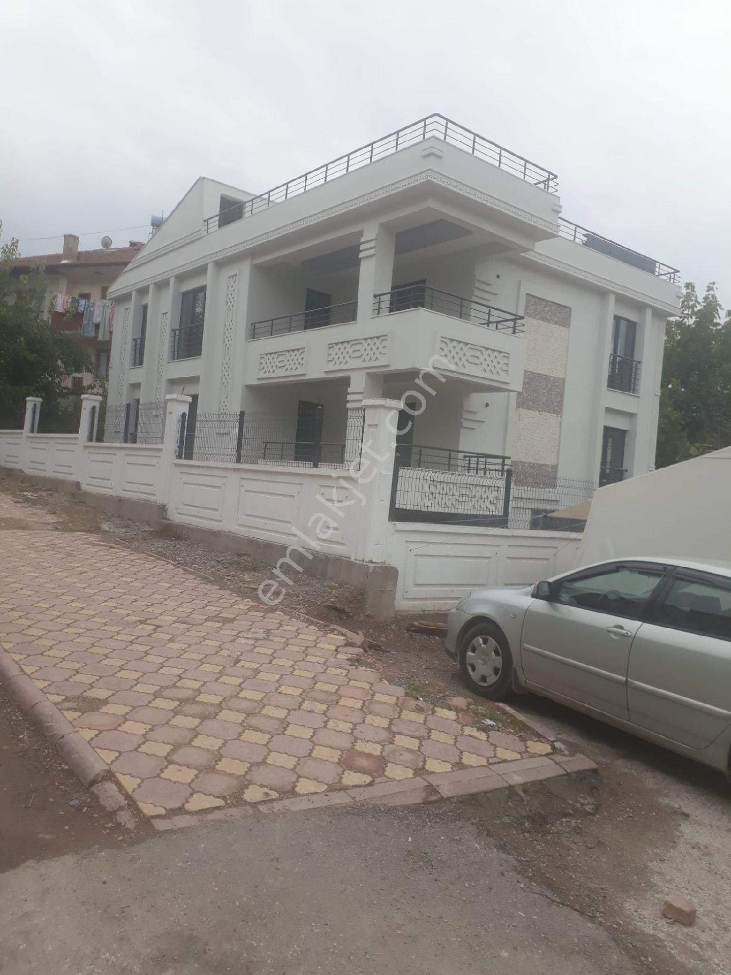 Battalgazi Üçbağlar Satılık Villa çatyol Kutan villalar alt kısmında sıfır villa