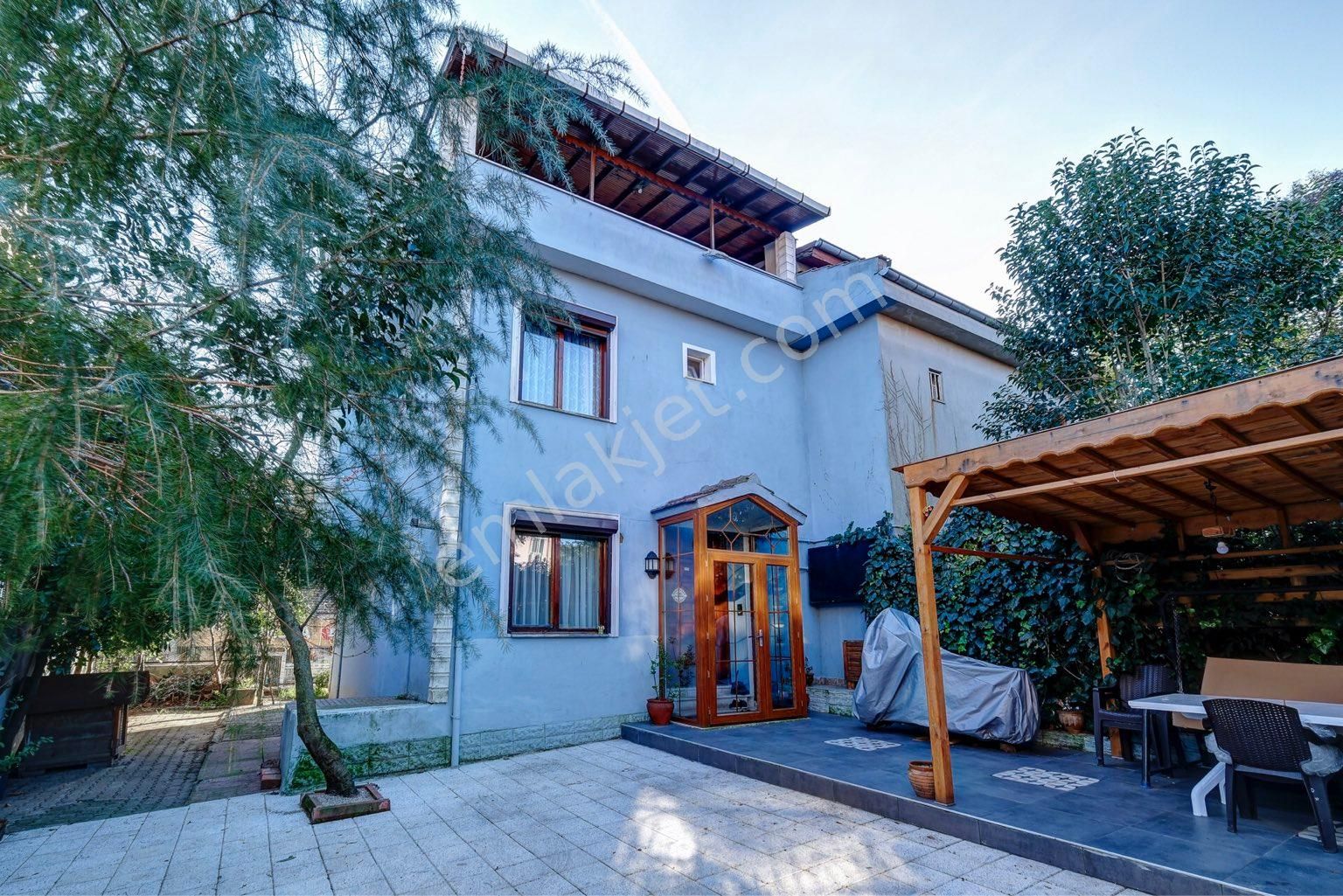 İstanbul Sarıyer Kiralık Villa (İşyeri) Kiralık villa Emirgan koruya yakın prestijli konum bahçeli 210m2