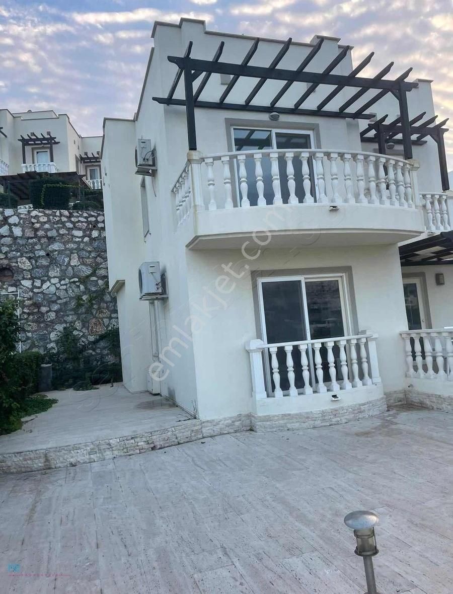 Milas Boğaziçi Satılık Villa Muğla Bodrum Adabükü 3+1 özel havuzlu villa