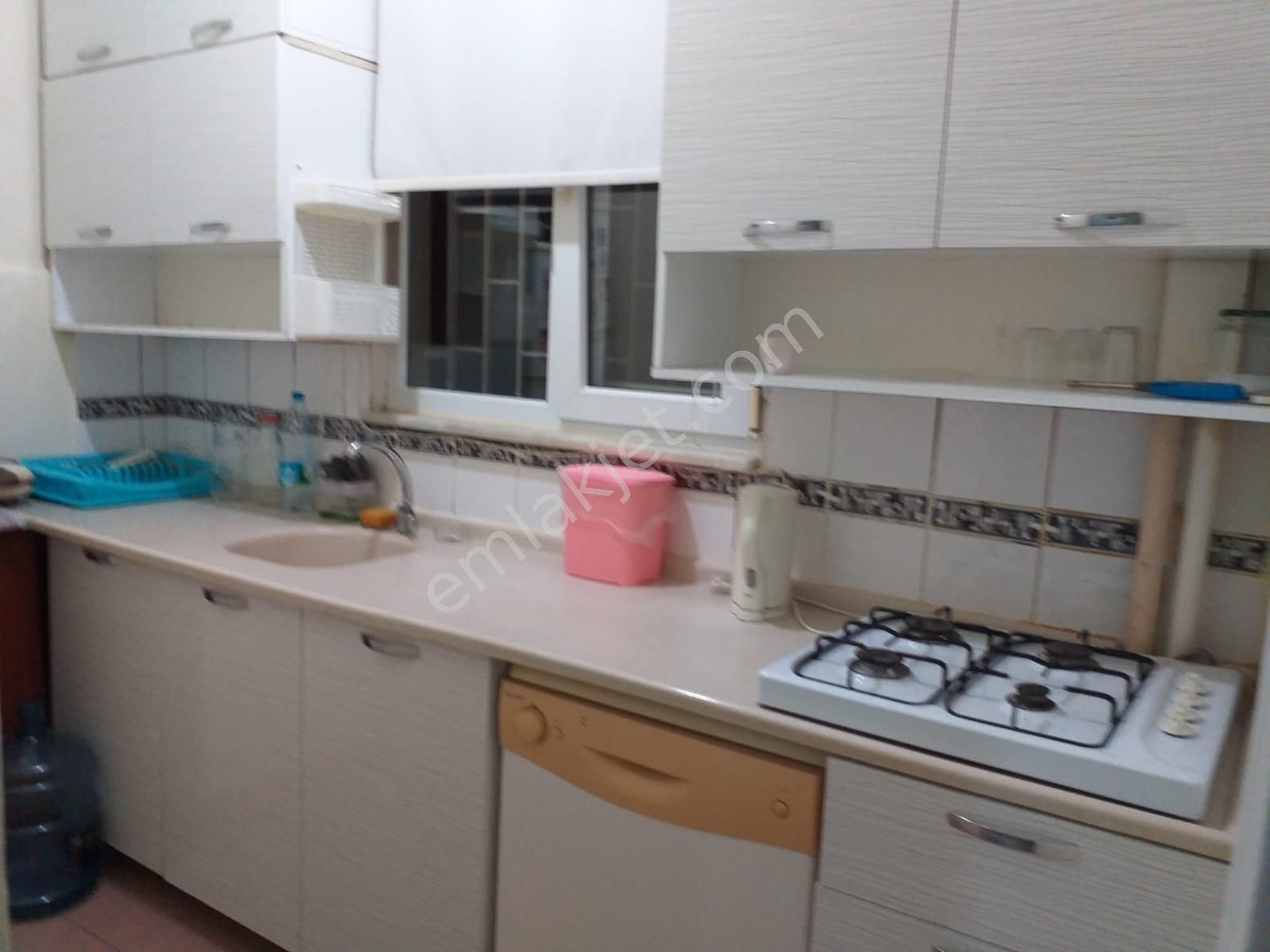 Kadıköy Dumlupınar Kiralık Daire  ÖĞRENCİYE BEKARA YABANCIYA FULL EŞYALI 3+1 YÜKSEK GİRİŞ 120 M2 