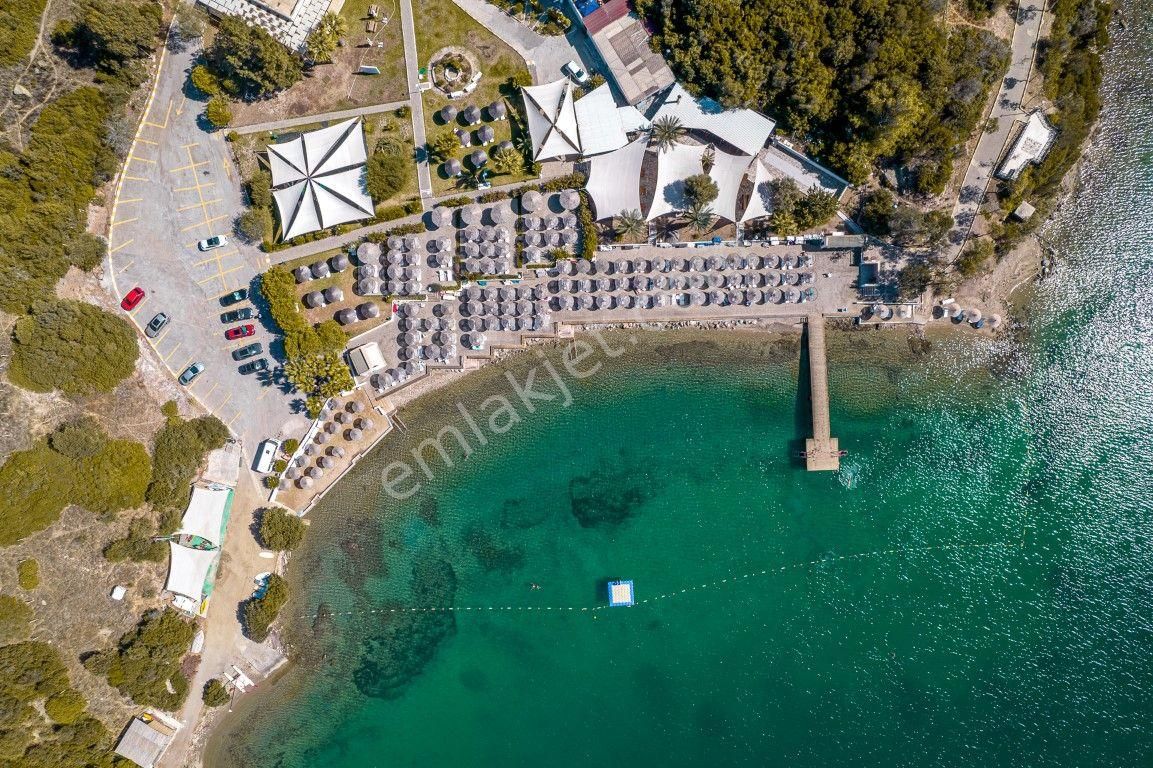 Milas Boğaziçi Satılık Villa  Adabükü Doktorlar Sitesi’nde denize yürüme mesafesinde dubleks villa 