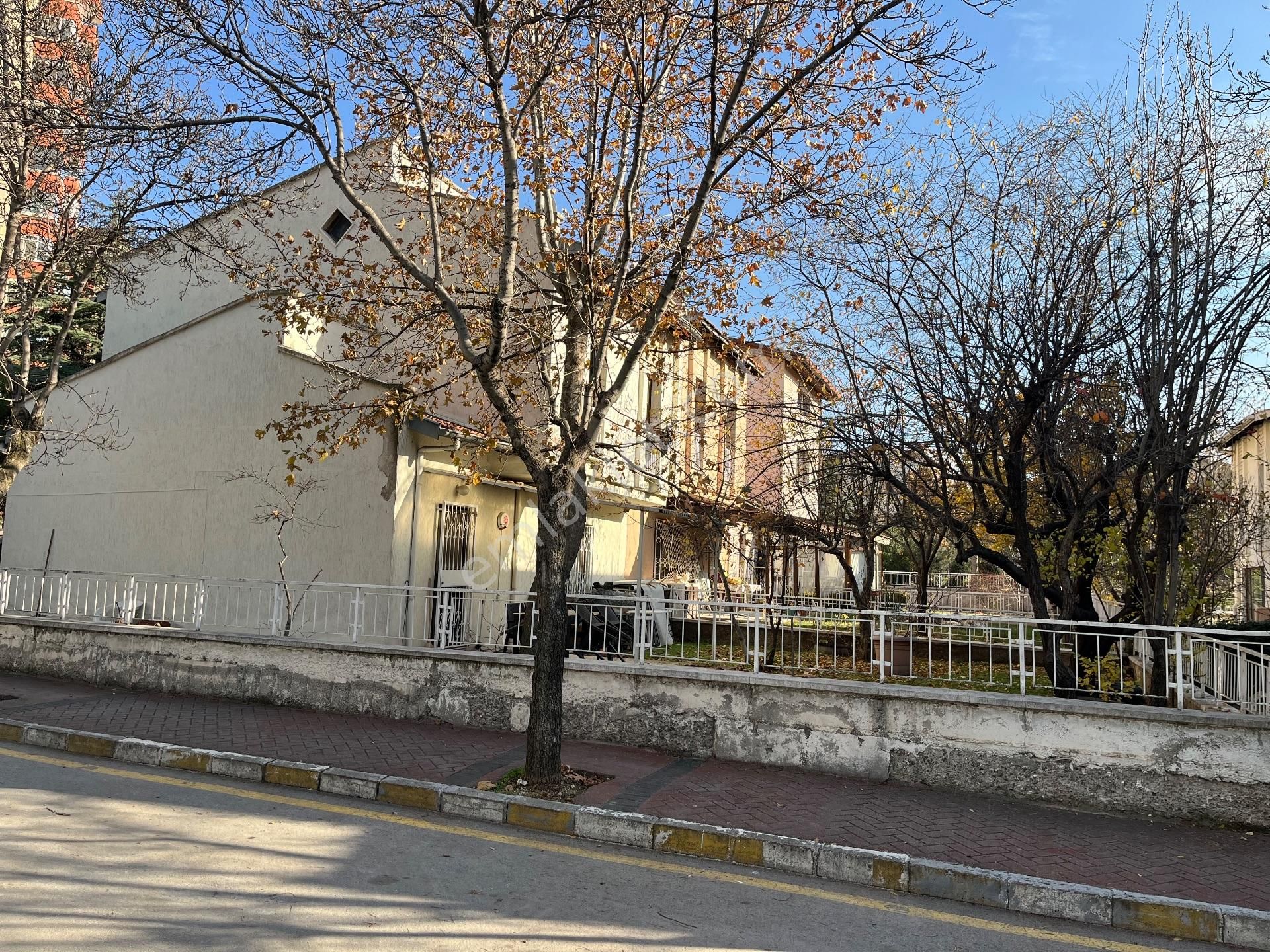 Çankaya Mustafa Kemal Satılık Villa BARIŞ SİTESİ KÖŞE PARSEL SATILIK VİLLA 