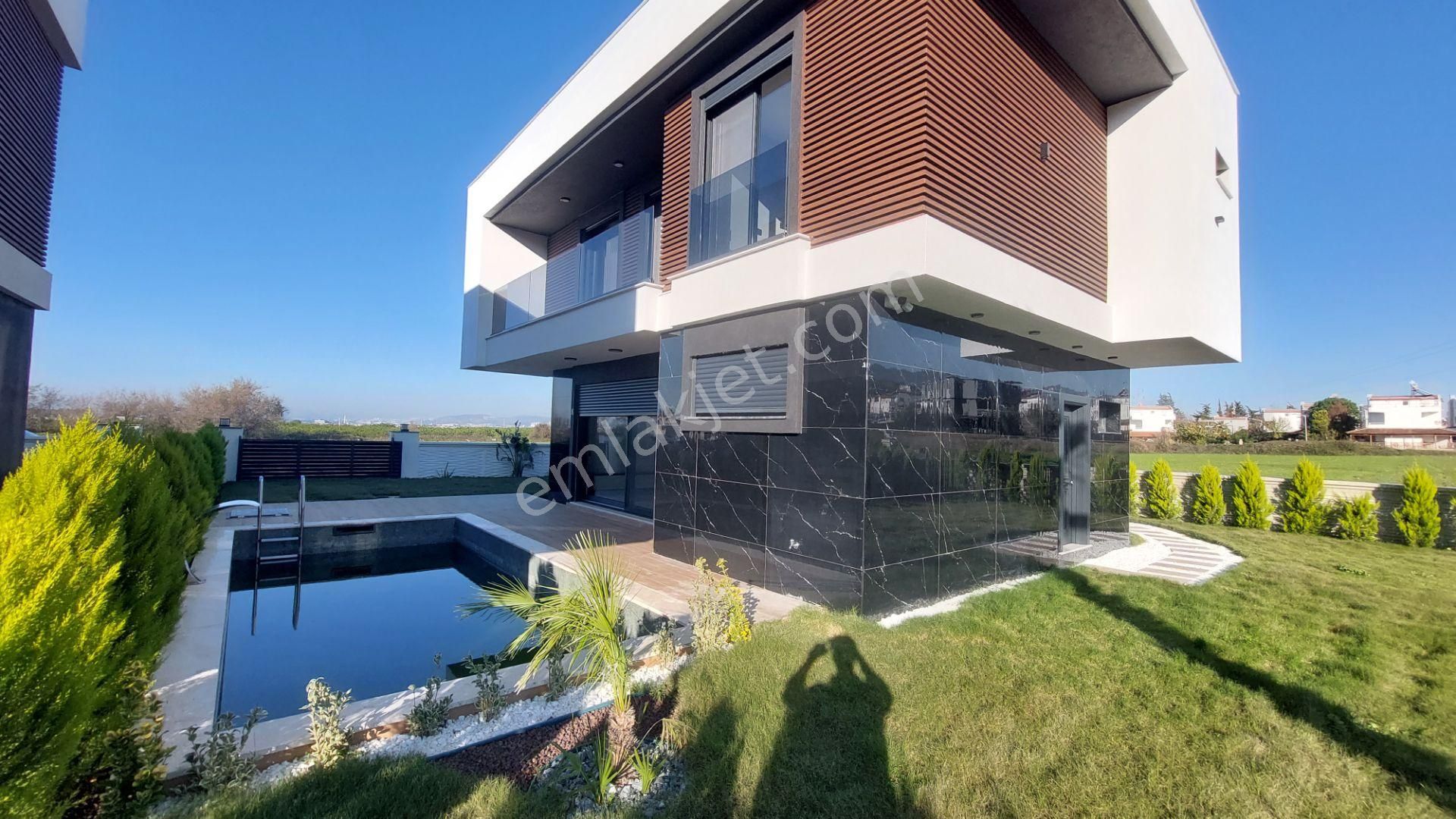 Kuşadası Güzelçamlı Satılık Villa ÖZEL HAVUZLU,MÜSTAKİL, FULL MANZARALI SATILIK 3+2 SIFIR VİLLA 