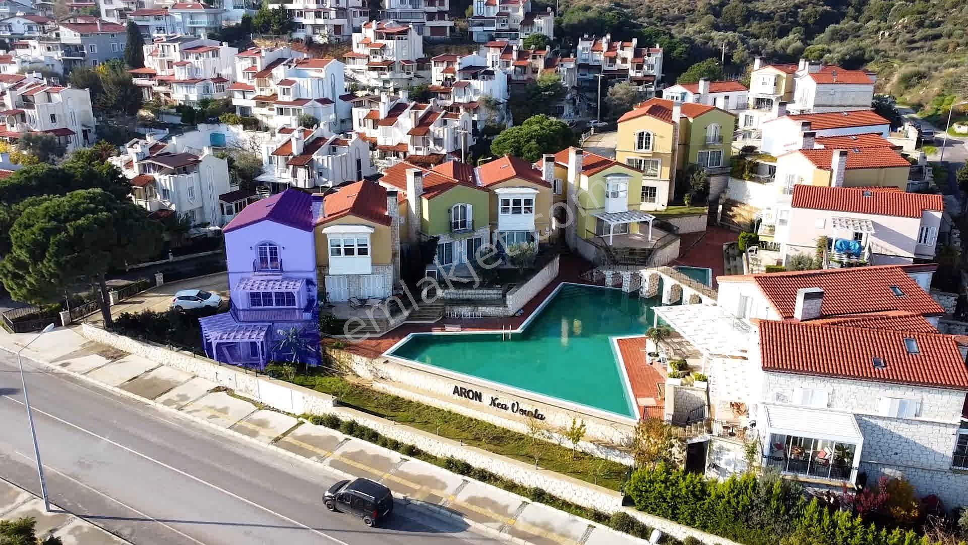 Urla İskele Satılık Villa  URLA İSKELE'DE ÖZEL MİMARI NEA VOURLA SİTES'NDE 4+1 HAVUZLU VİLLA