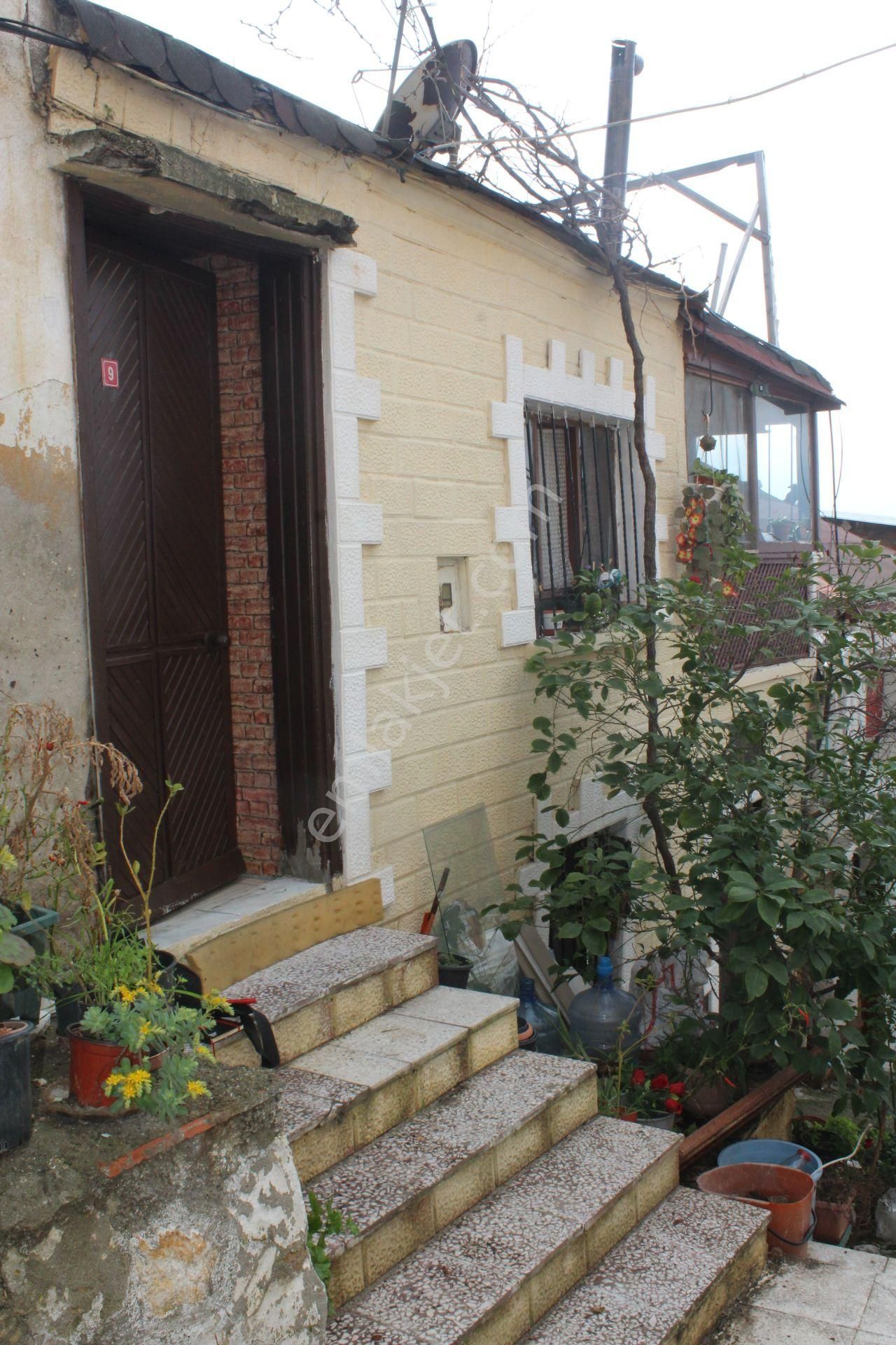 Ayvalık Merkez'de 2 Katlı Taş Rum Evi - Görsel 3