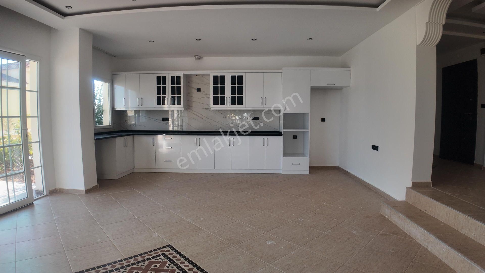 Kızkalesi'nde 5+2 Full Deniz Manzaralı Satılık Triplex Villa - Görsel 23