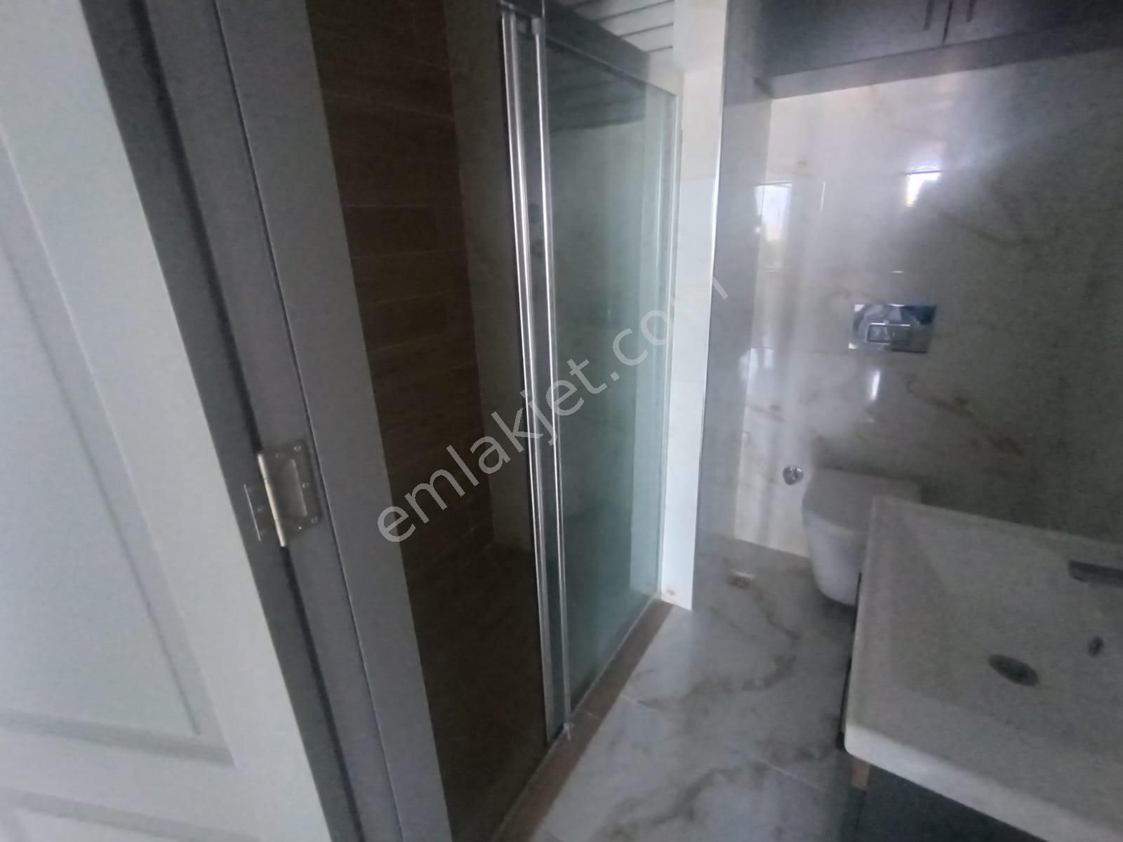 Alata'da havuzlu si̇te i̇çeri̇si̇nde 2+1 dai̇re li̇dya gayri̇menkul'den