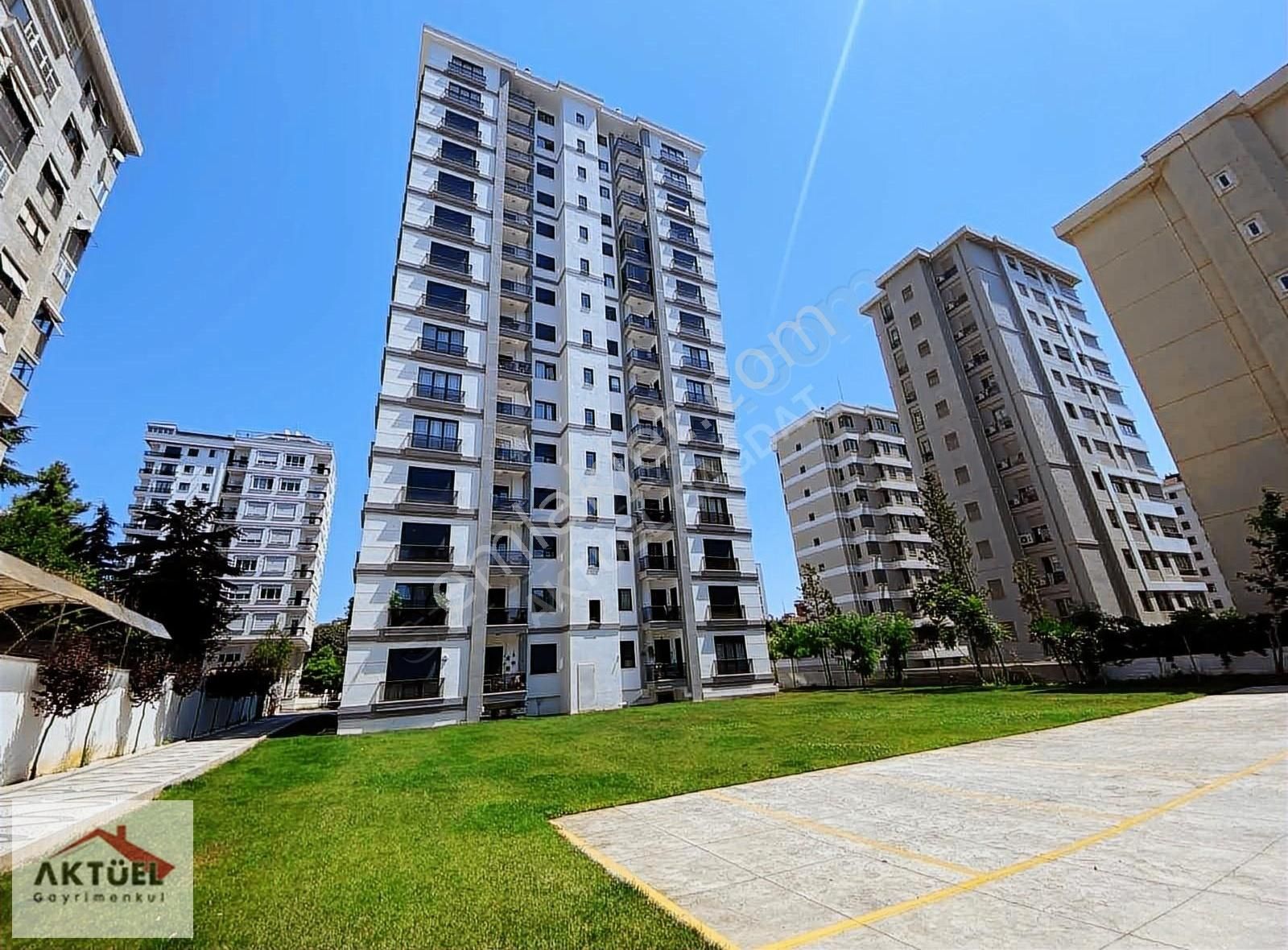 Kadıköy Göztepe Satılık Daire CADDEBOSTAN BAĞDATA 5 DK SIFIR BİNA 140M2 BALKONLU EBEVEYNLİ 3+1