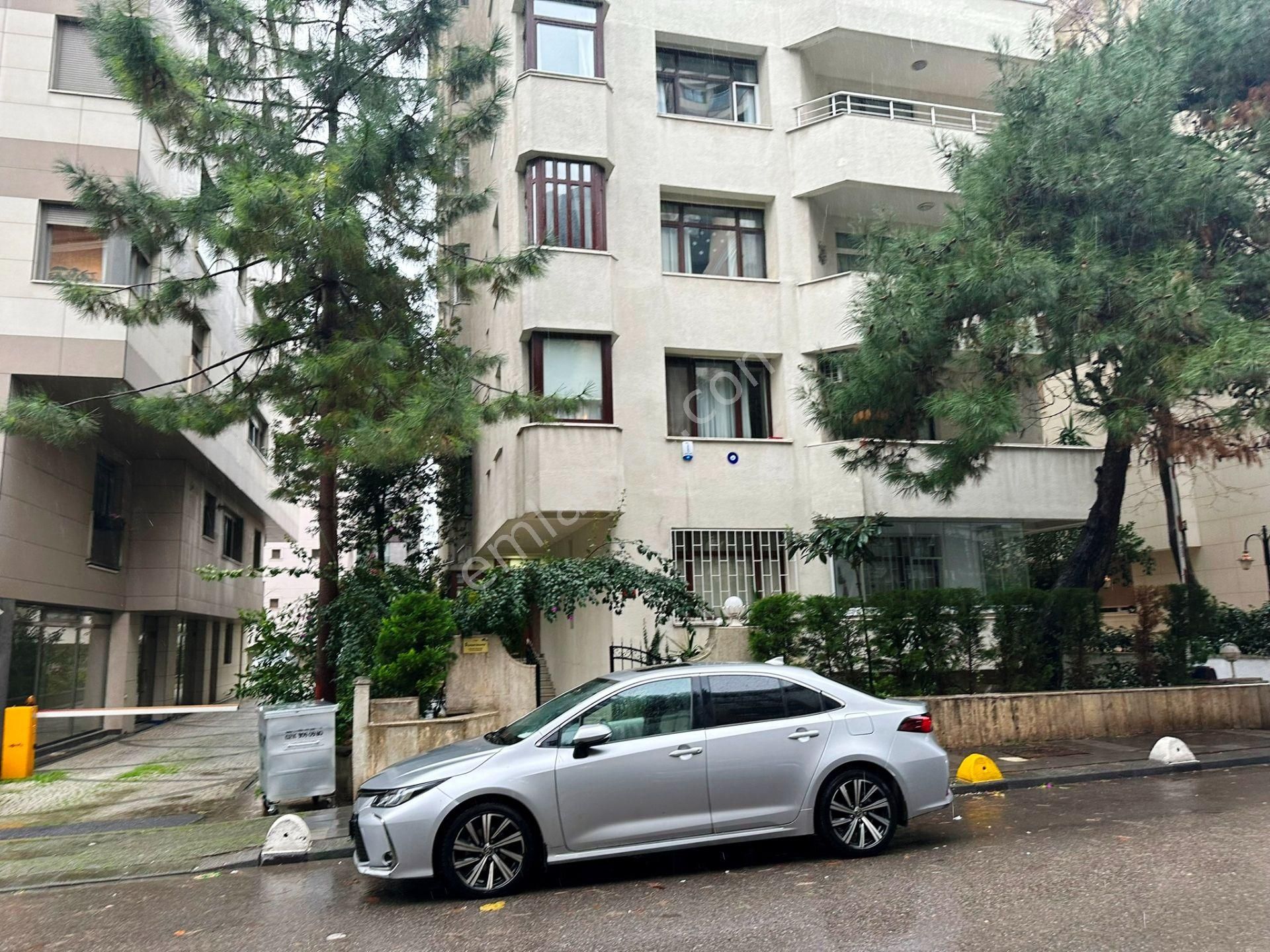 Kadıköy Suadiye Satılık Daire  SUADİYE SAHİL 5.KAT 4 BALKON 3 BANYOLU 250m2 İSKANLI SATILIK 5+1