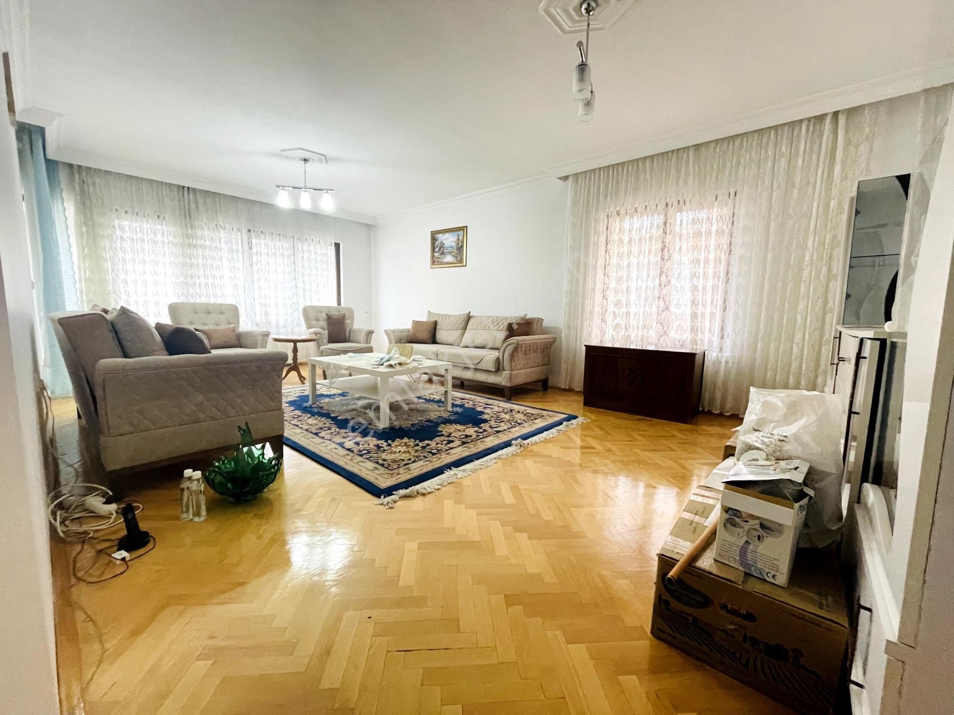 Çankaya Malazgirt Satılık Daire REŞADİYE'DEN DİKMEN MALAZGİRT MAH. 1006 CAD. YAKINI 4+1 3 KAT 150 M2 DAİRE