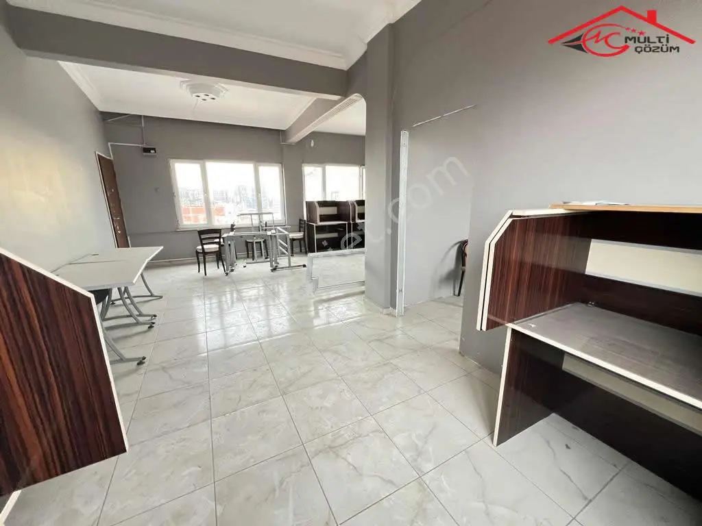 Yenibosna Yıldırım Beyazıt Caddesi İş Hanında Kiralık İşyeri Ofis Büro Yangın Merdivenli Asansörlü - Görsel 3