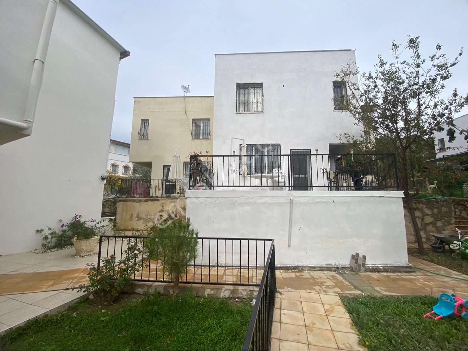 Kuşadası Hacıfeyzullah Satılık Villa SAHİL SİTELERİNDE YAZLIK 3 ADET İSTER TEKLİ ALIM İSTER TOPLU ALIM 3+1 BAHÇELİ YAZLIKLAR