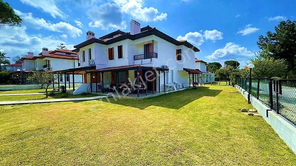 Çeşme Boyalık Satılık Villa  Boyalık Mevkiinin En İyi Konumunda Denize Yakın 5+1 Lüks Villa