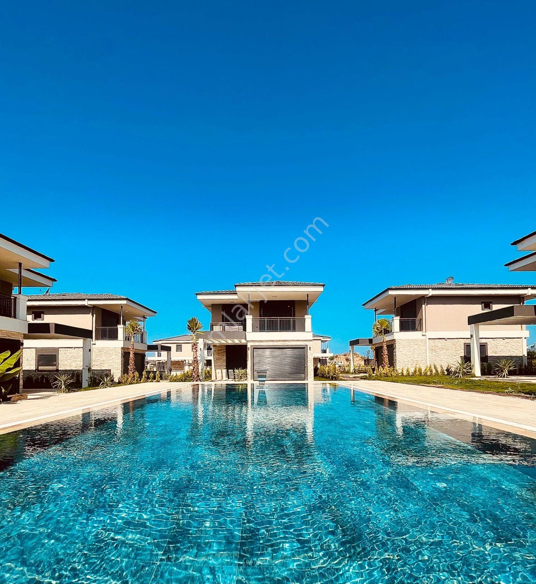 Aydın Kuşadası Deniz Manzaralı Satılık Villa Kuşadası Davutlar'da Sevgi plajı yakını Tek müstakil 3+1 Villa