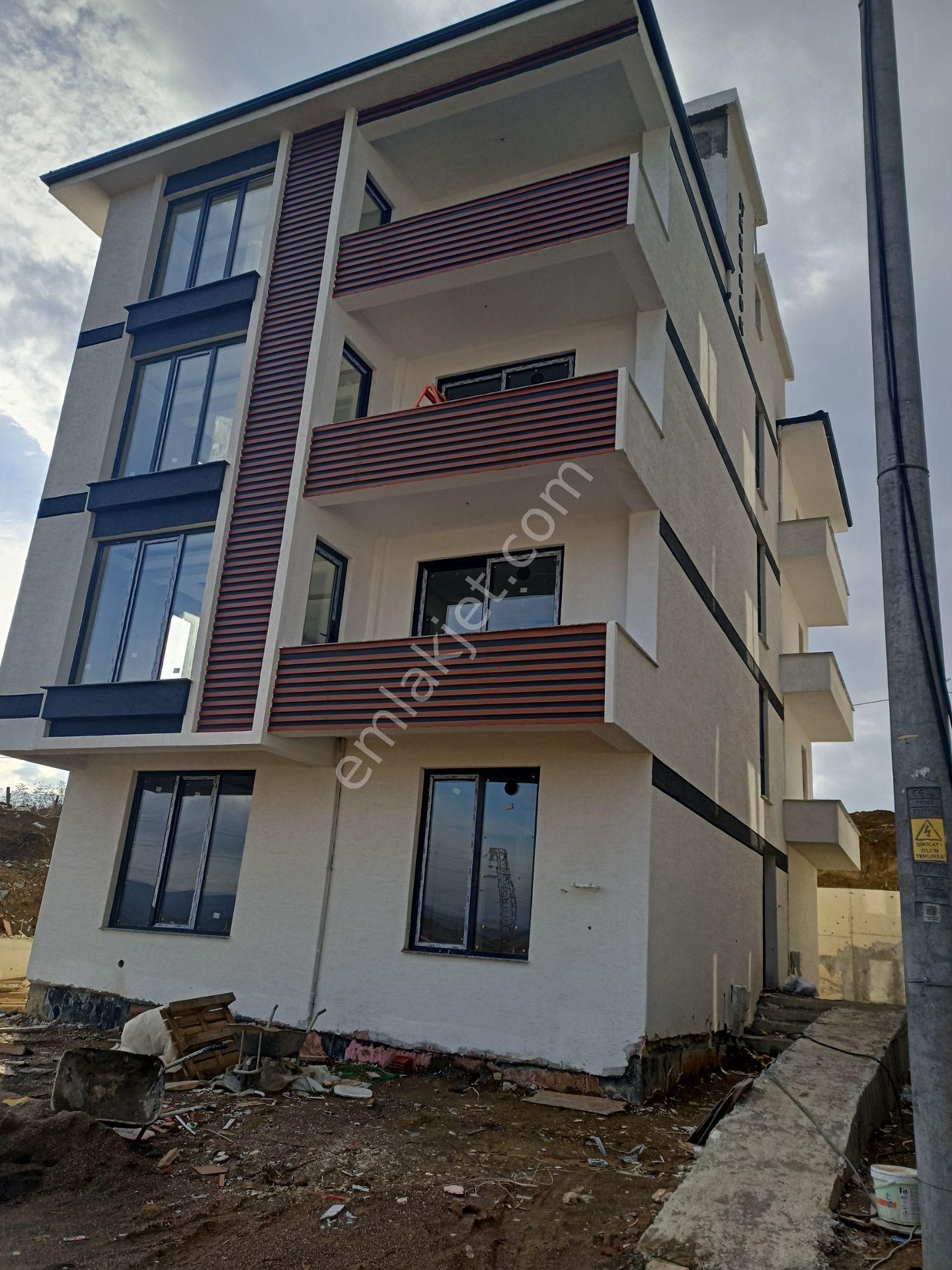 Çiftlikköy Sultaniye Satılık Daire ÇİFTLİKKÖY BAYRAKTEPEDE HER KATTA TEK DAİRE SATILIK 3+1 DAİRE