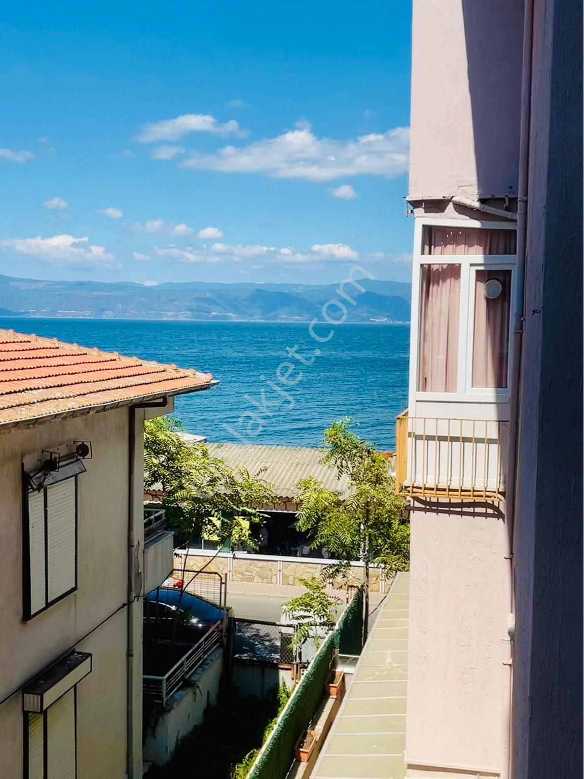 Mudanya Ömerbey Satılık Daire  ÖMERBEY MAH'DE HARİKA LOKASYONDA ASANSÖRLÜ SATILIK 2+1 DAİRE