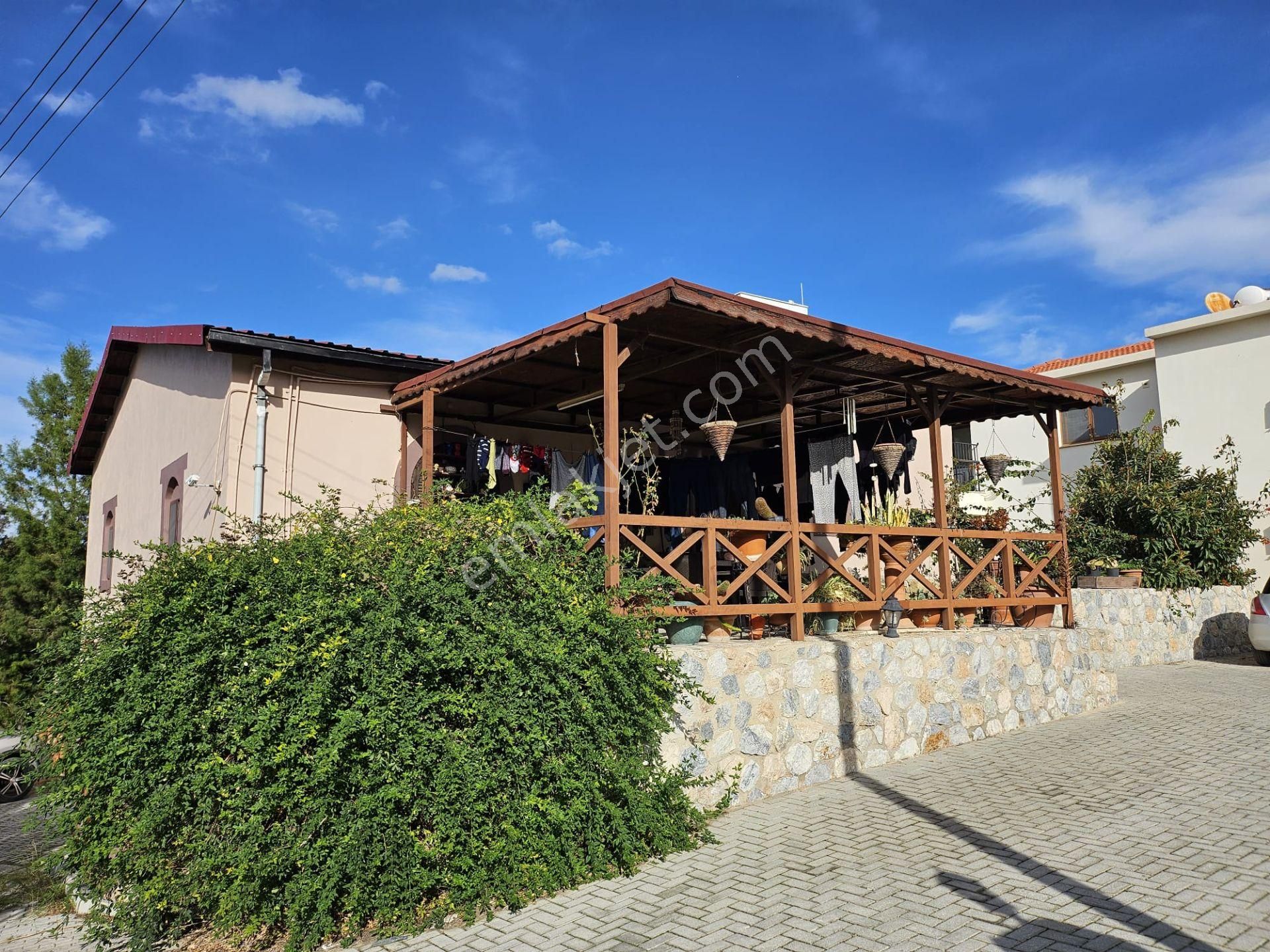 Girne Ozanköy Köyü Satılık Müstakil Ev  Satılık Tarihi Kıbrıs Evi 4+2