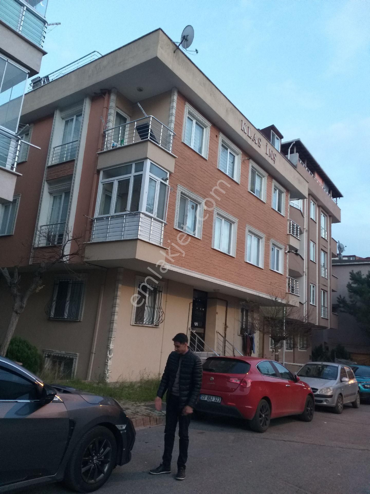 Sancaktepe Sarıgazi Satılık Daire Satılık 1+1 yüksek giriş ters dublexs Feriha Öz hastanesi yanı