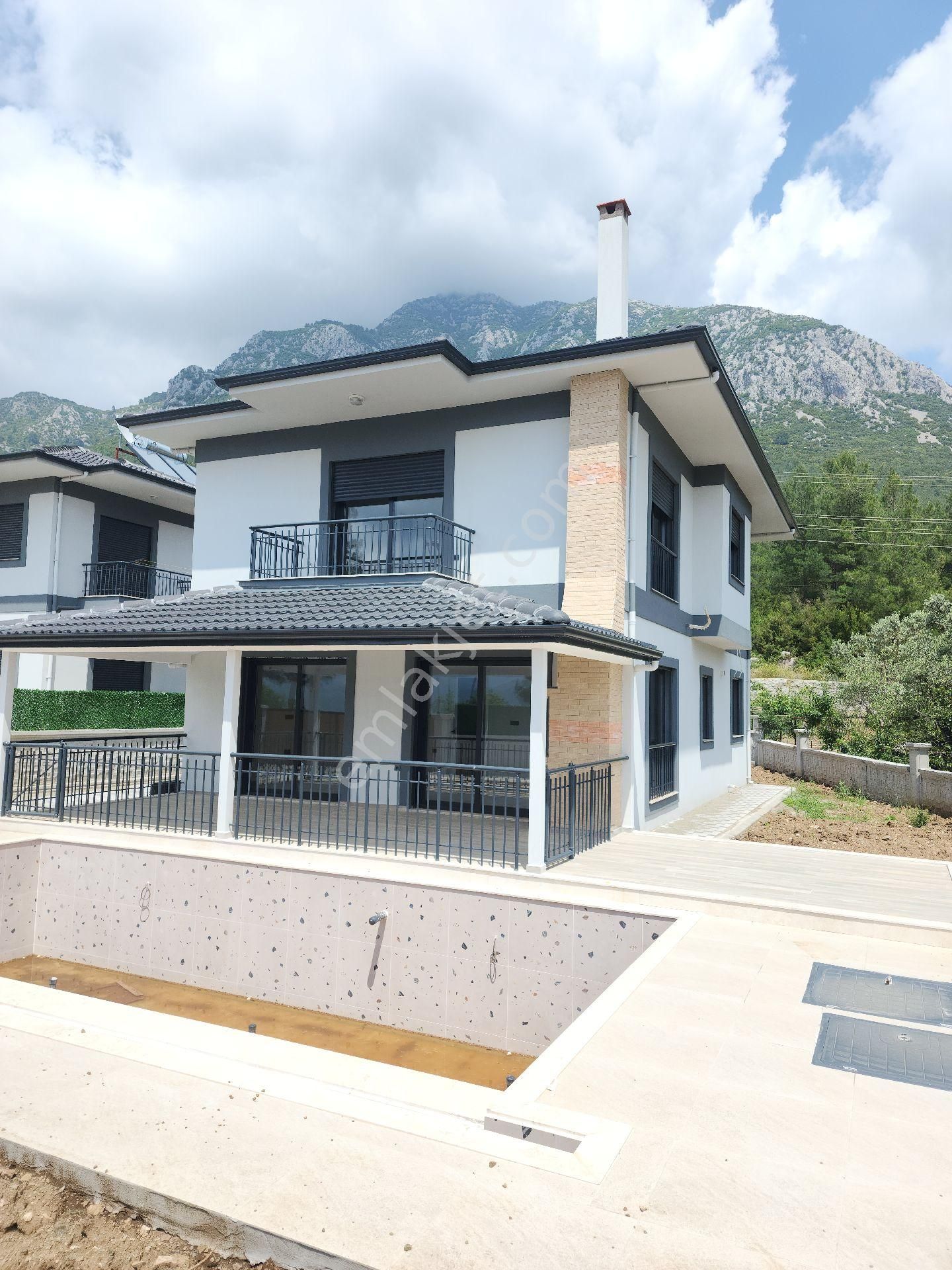 Fethiye Yeşilüzümlü Satılık Villa  Fethiye Üzümlü’de Satılık Tam Müstakil Havuzlu Daire