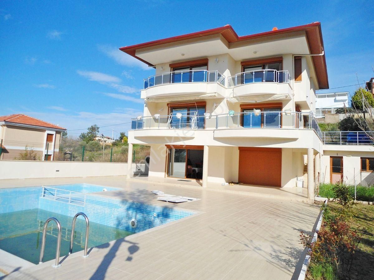 Kuşadası Soğucak Satılık Villa 600m2 Arsa İçinde Manzaralı, Özel Havuzlu Müstakil Villa