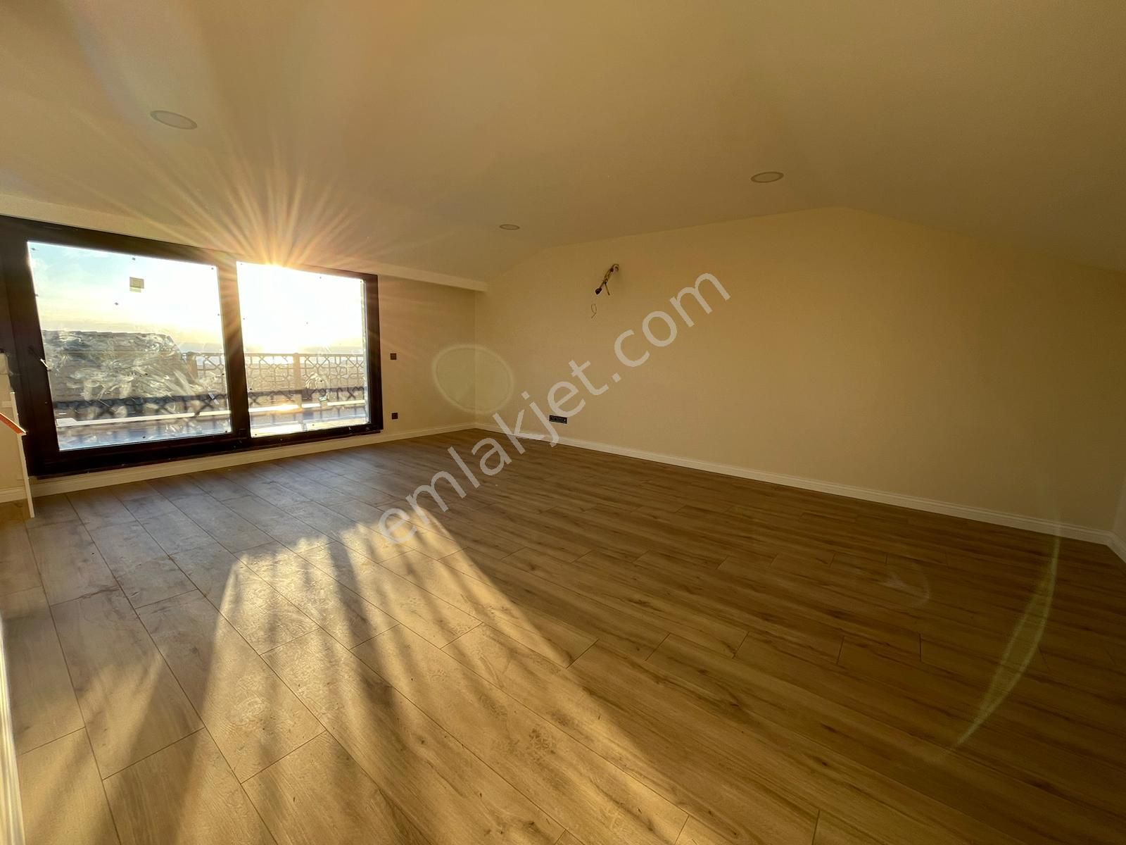 Büyükçekmece Kumburgaz Da 6+2 Satılık Villa Full Deniz Manzaralı - Görsel 4