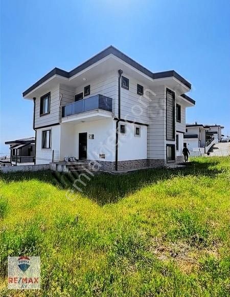 Serdivan Kemalpaşa Satılık Villa Sakarya Kemalpaşa mahallesinde satılık müstakil bahçeli villa