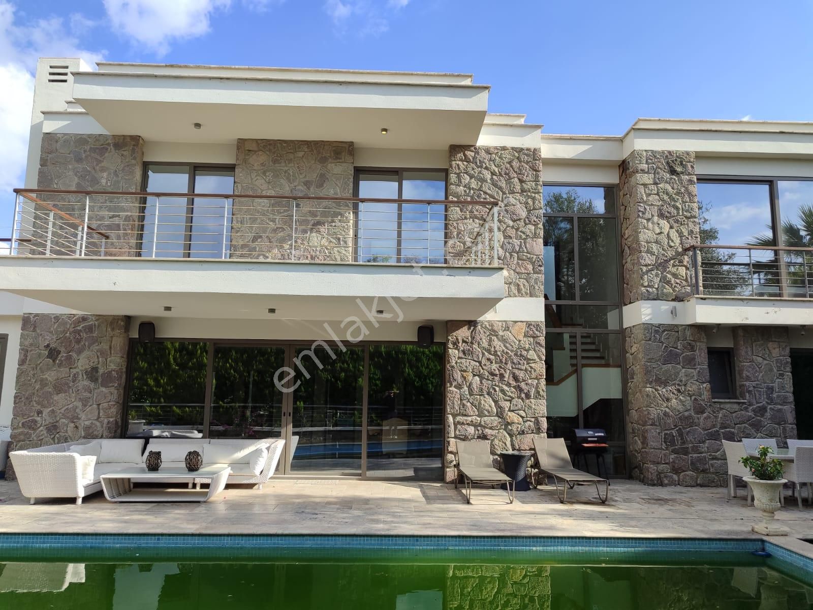 Bodrum Yalıkavak Satılık Villa Bodrum Has Gayrimenkulden Gökçebel'de Denize Sıfır Lüx Villa