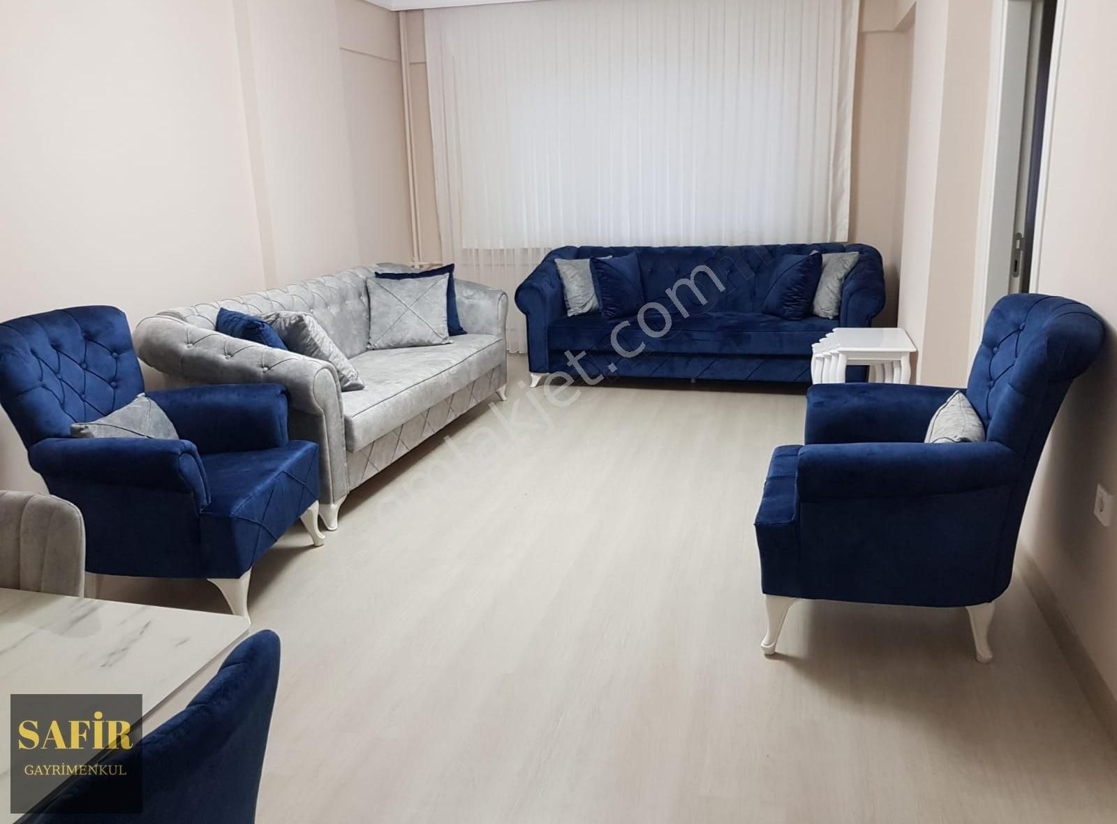Davutpaşa'da Çömertkent Sitesinde Ful Eşyalı 3+1 Kiralık Daire