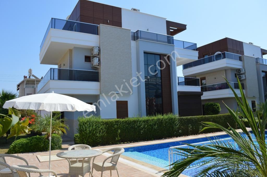 Alanya Konaklı Satılık Villa  İKAMETE UGUN SİTE İÇİ 3+1 SATILIK VİLLA