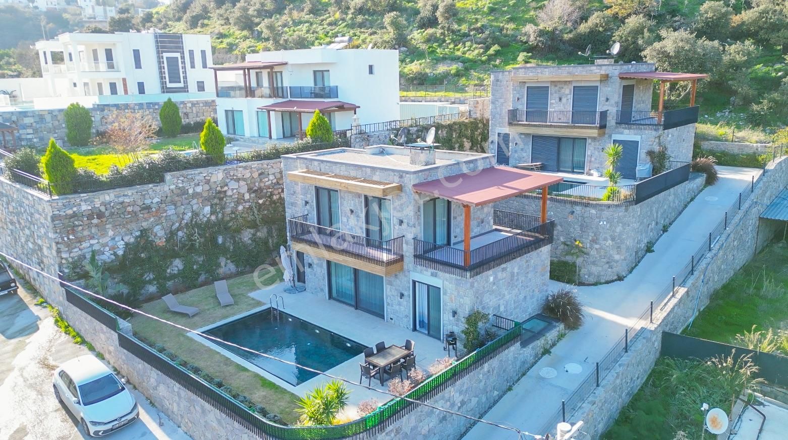 Bodrum Yahşi Satılık Villa  Yahşi Koyu Manzaralı Malikaneler Bölgesi'nde Tam Müstakil Havuzlu Full Eşyalı 5+1 Villa