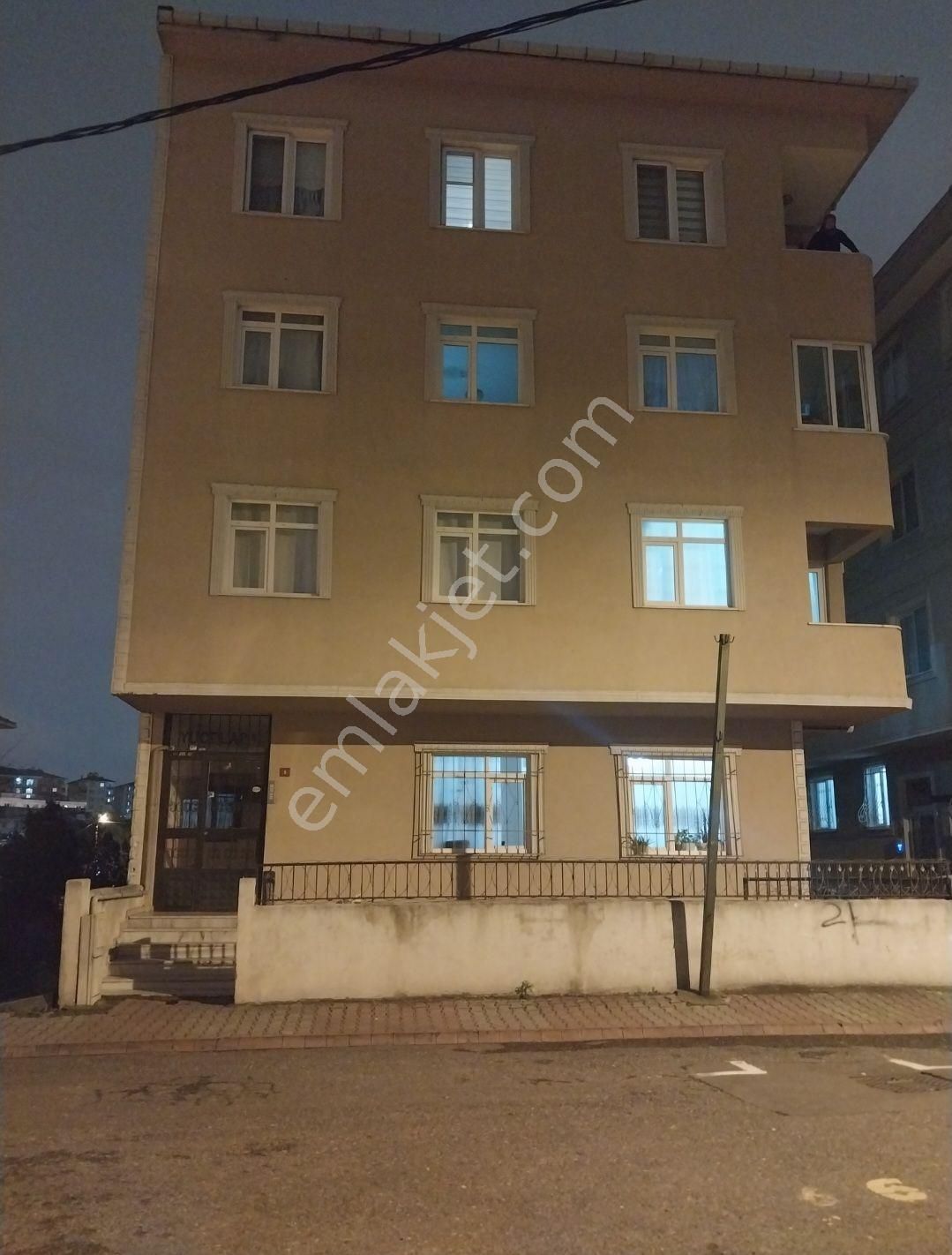 Ümraniye Çakmak Satılık Daire ÜMRANİYE ÇAKMAK MAHALLESİ ÇELENK SOKAK SATILIK DAİRE 